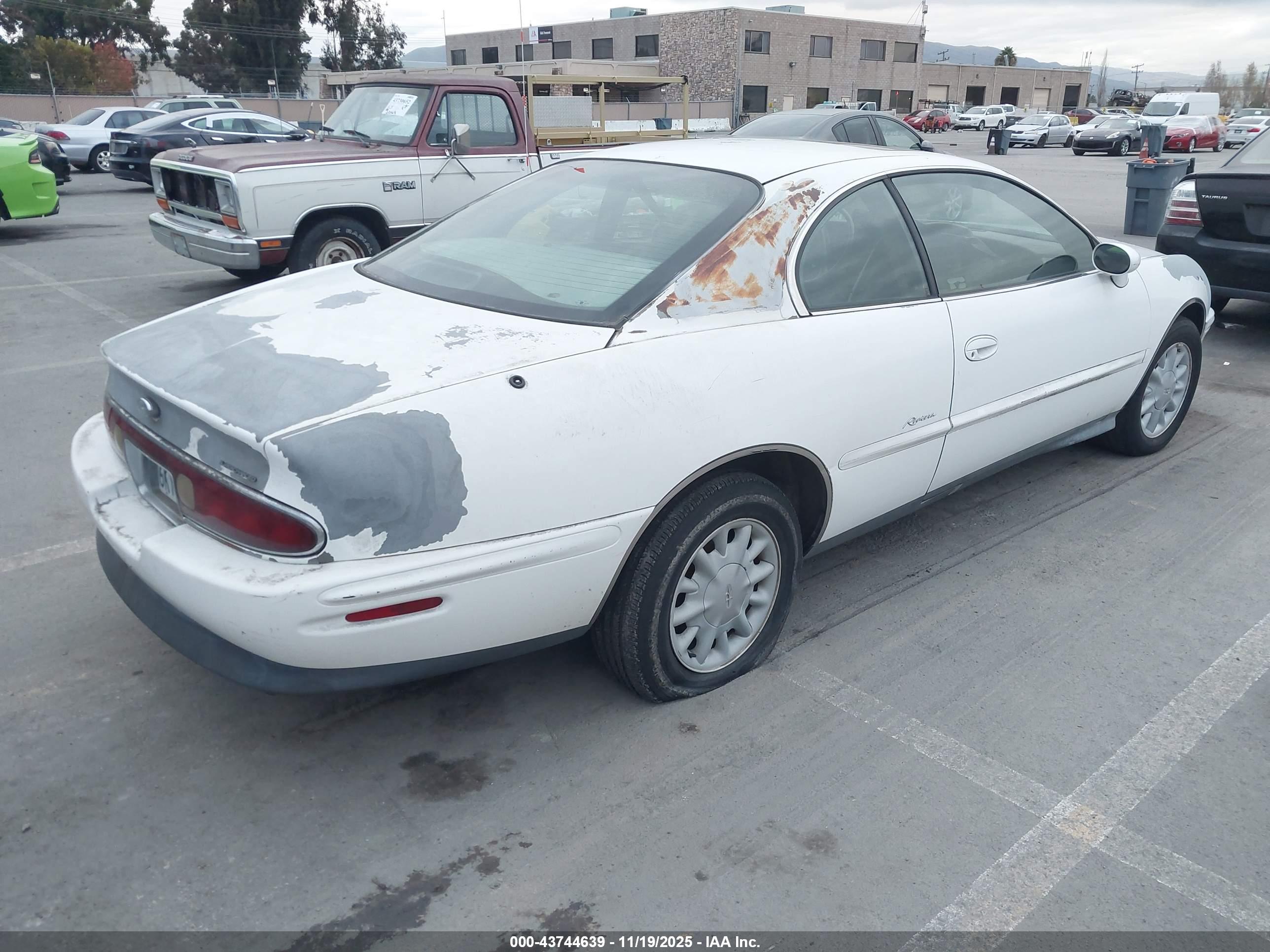 BUICK RIVIERA image 4