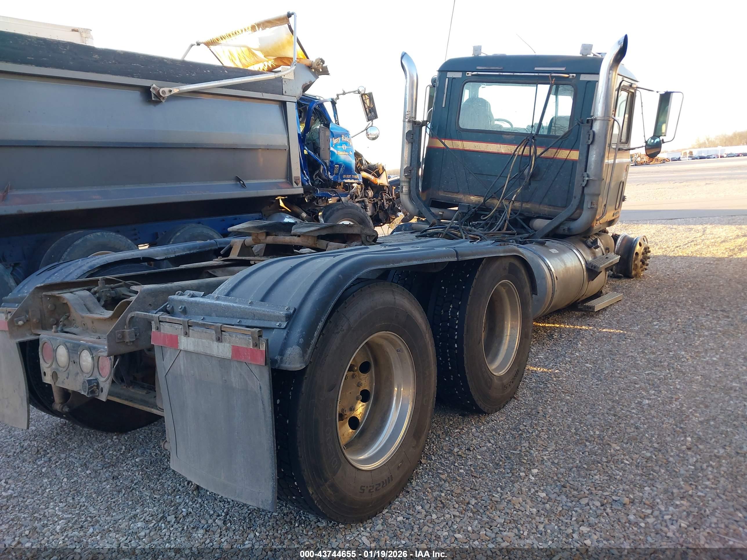MACK 600 image 4