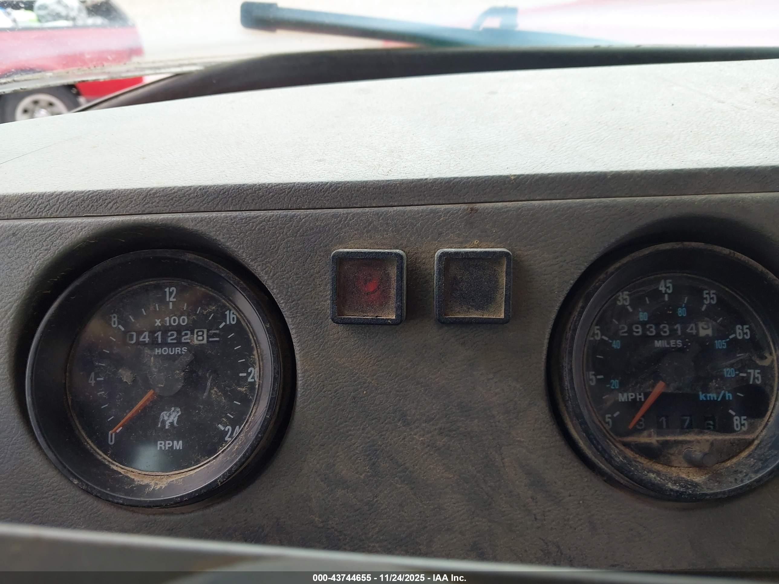 MACK 600 image 6
