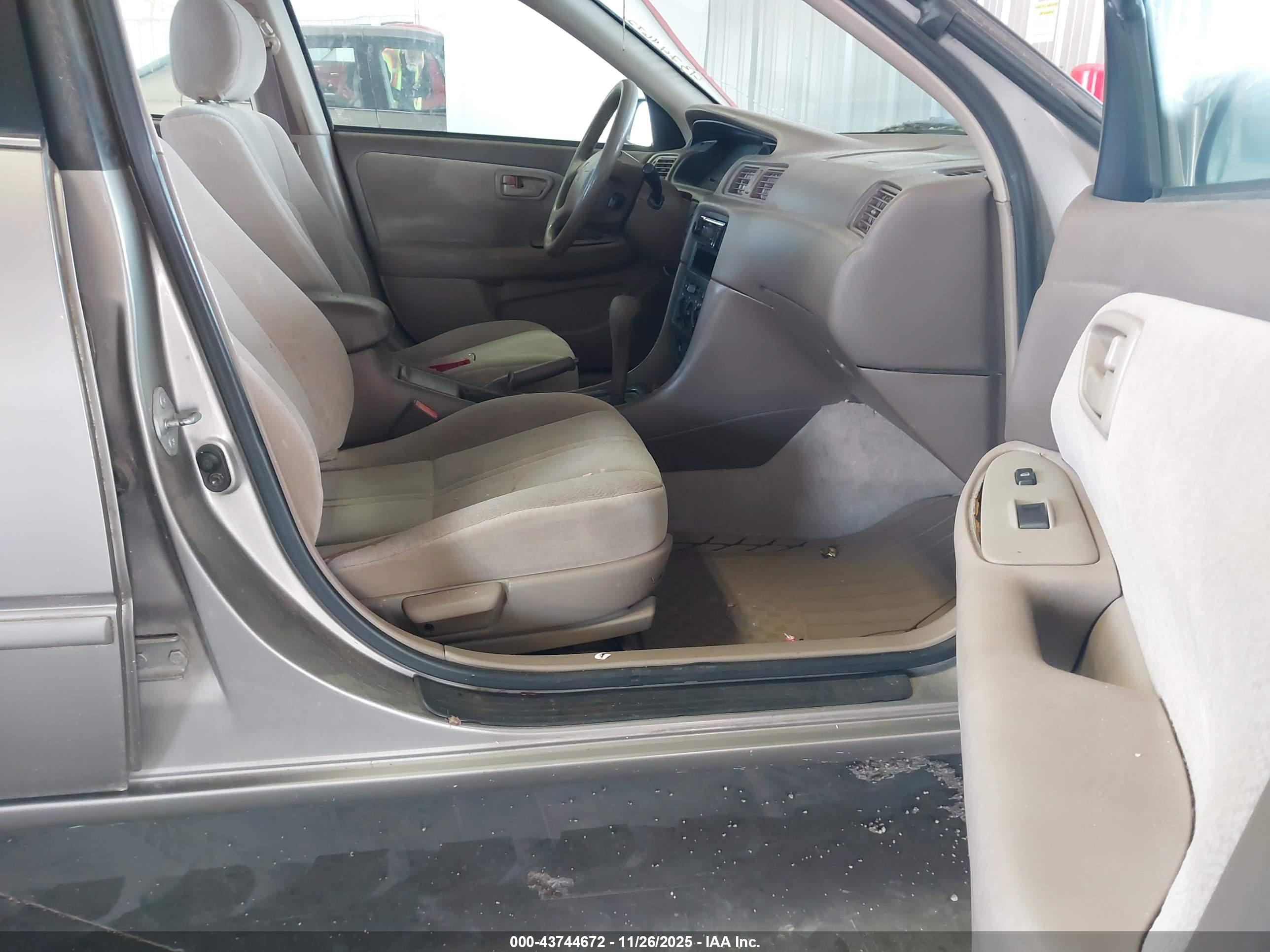 TOYOTA CAMRY image 5