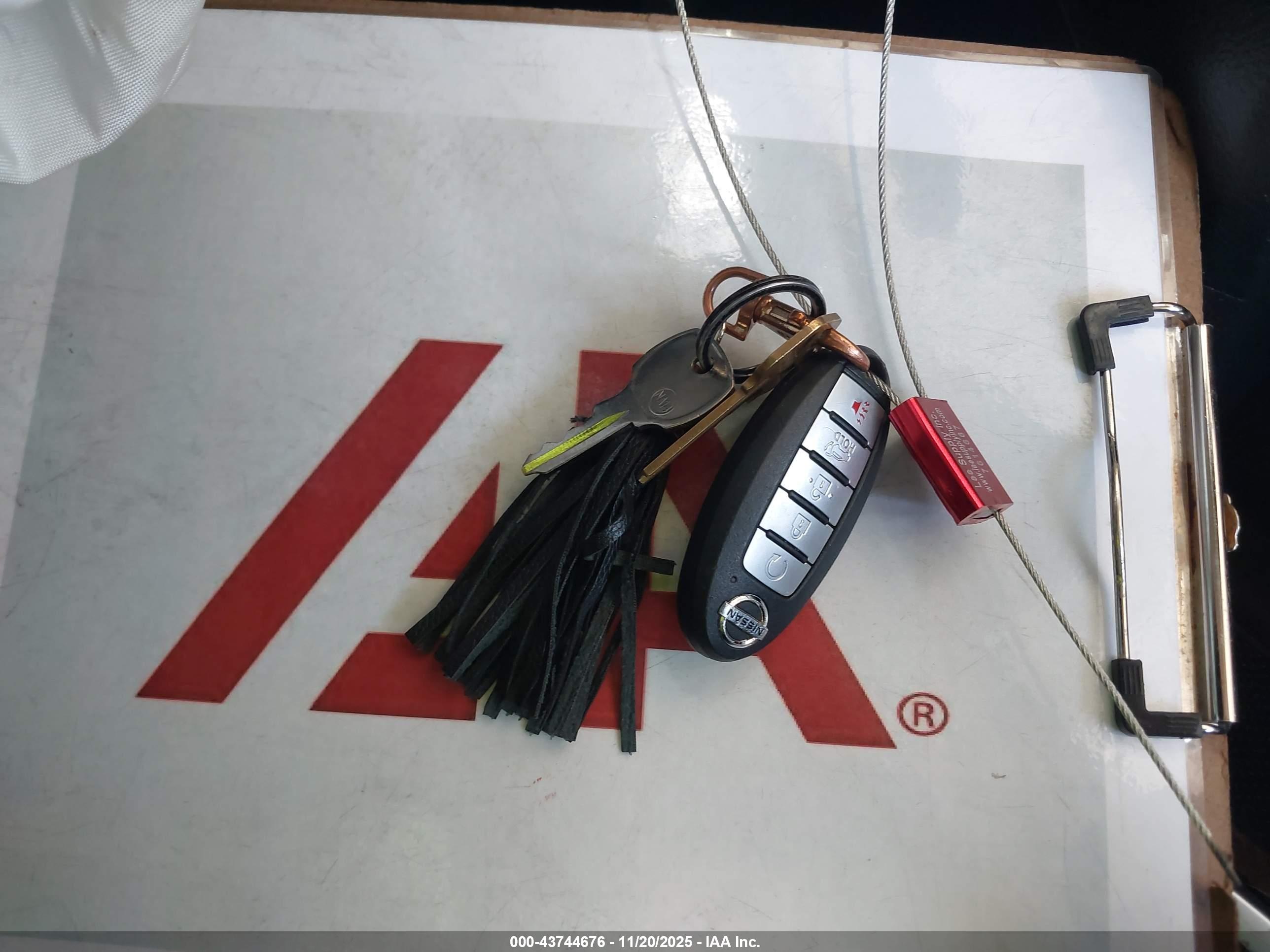 NISSAN ROGUE image 11