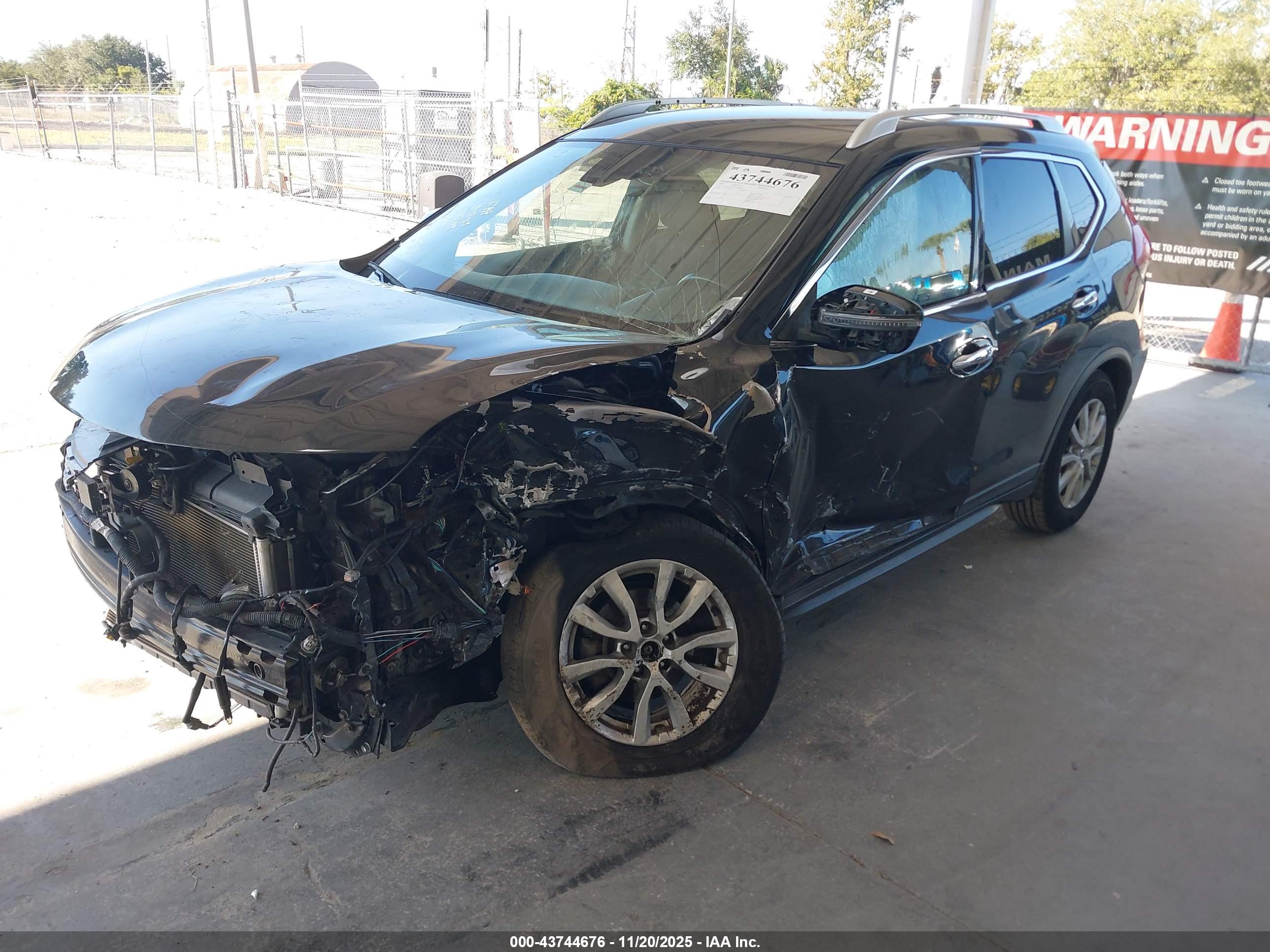 NISSAN ROGUE image 2
