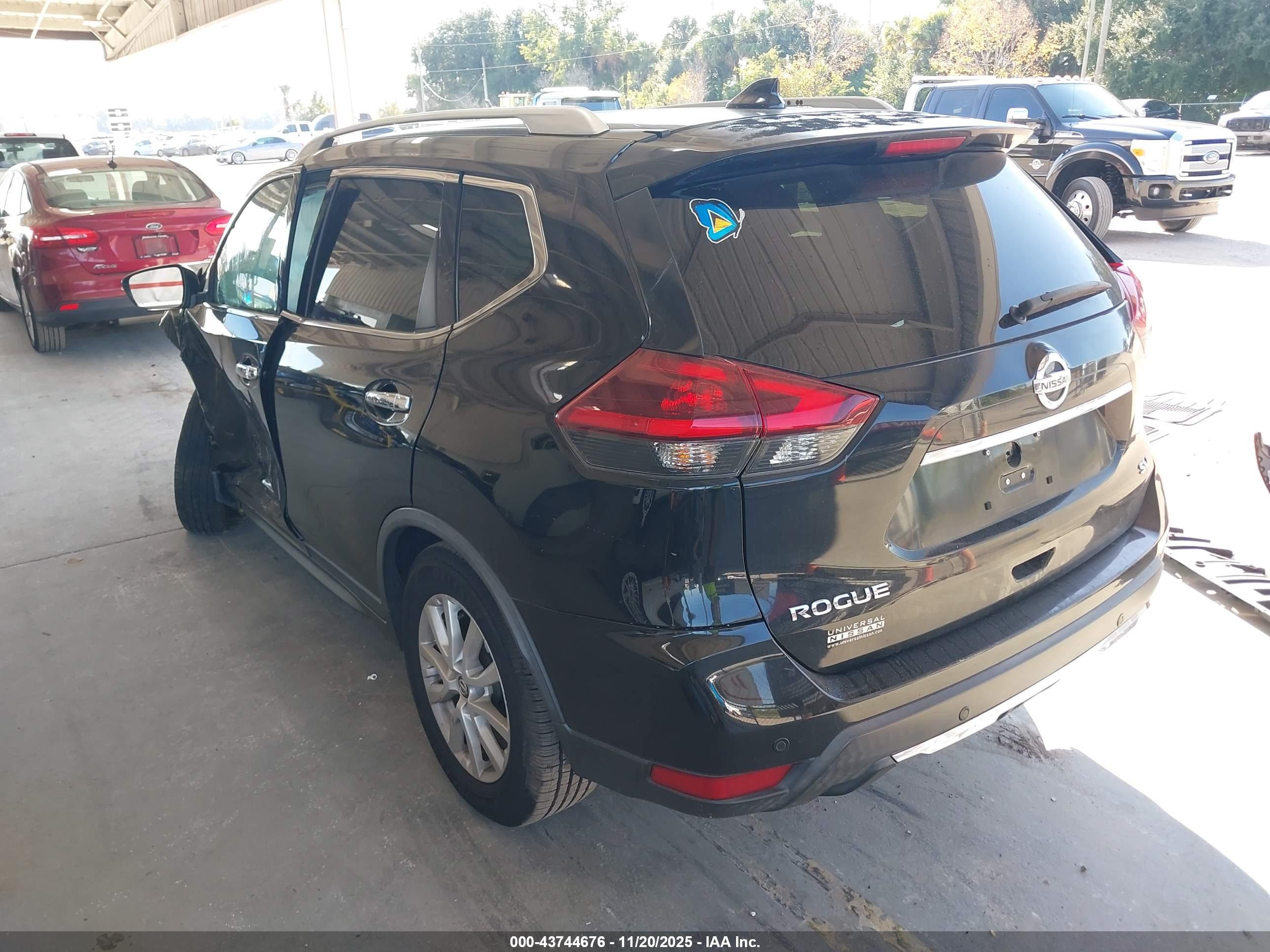 NISSAN ROGUE image 3