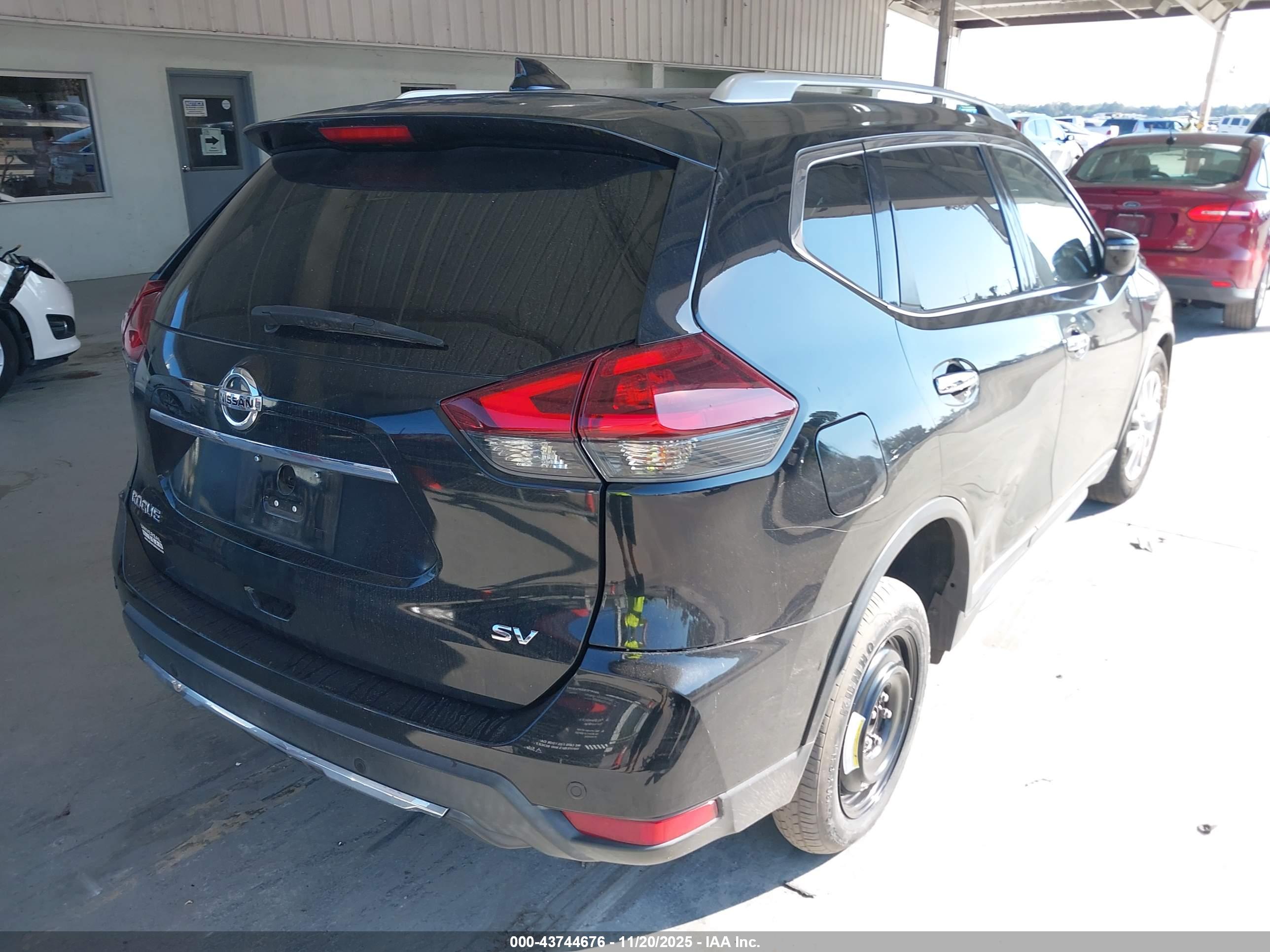 NISSAN ROGUE image 4