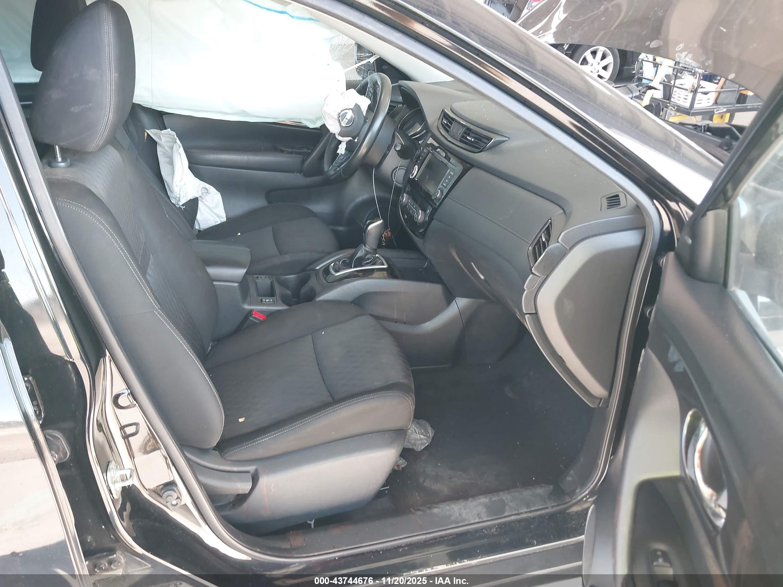 NISSAN ROGUE image 5