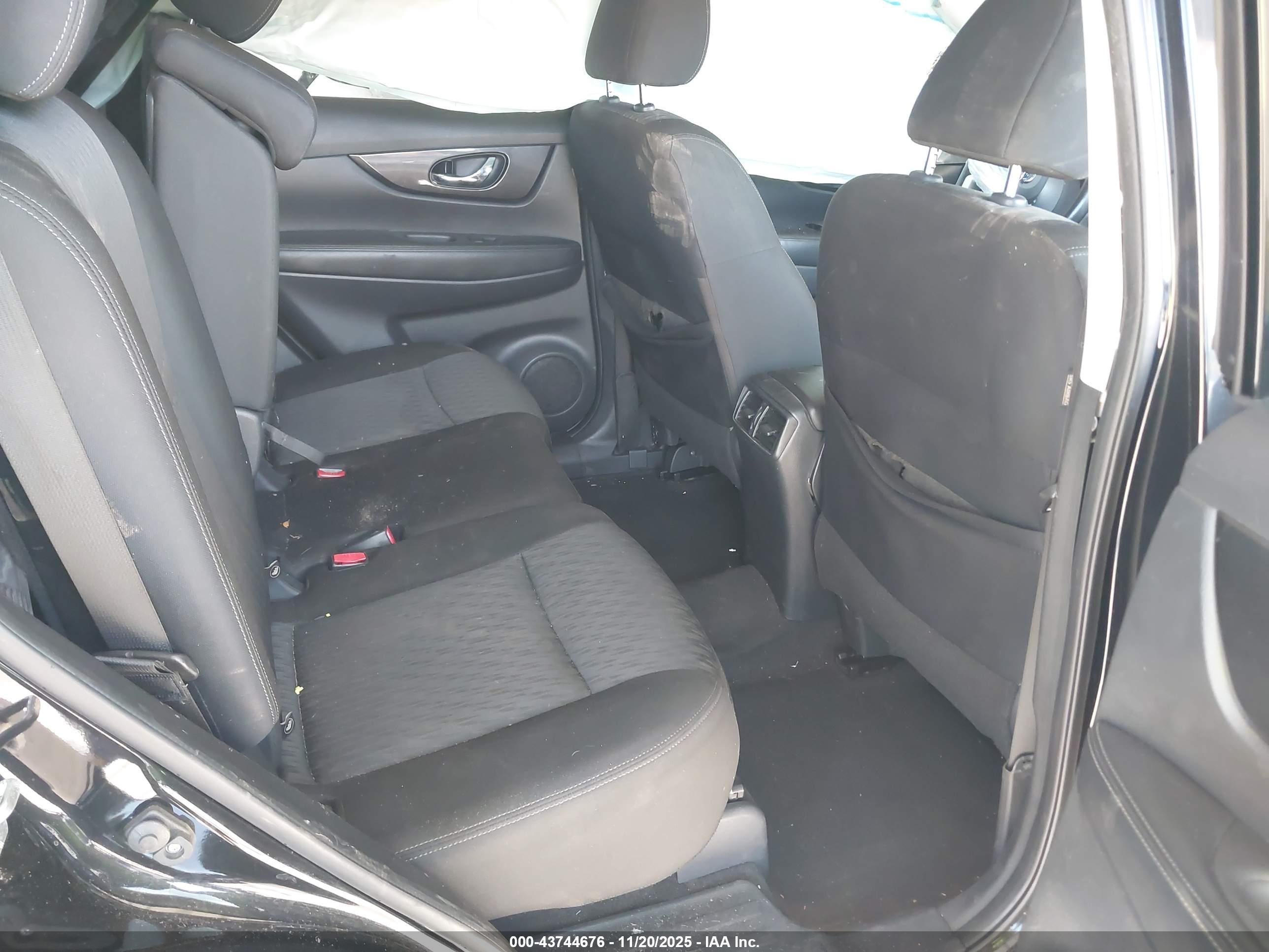 NISSAN ROGUE image 8