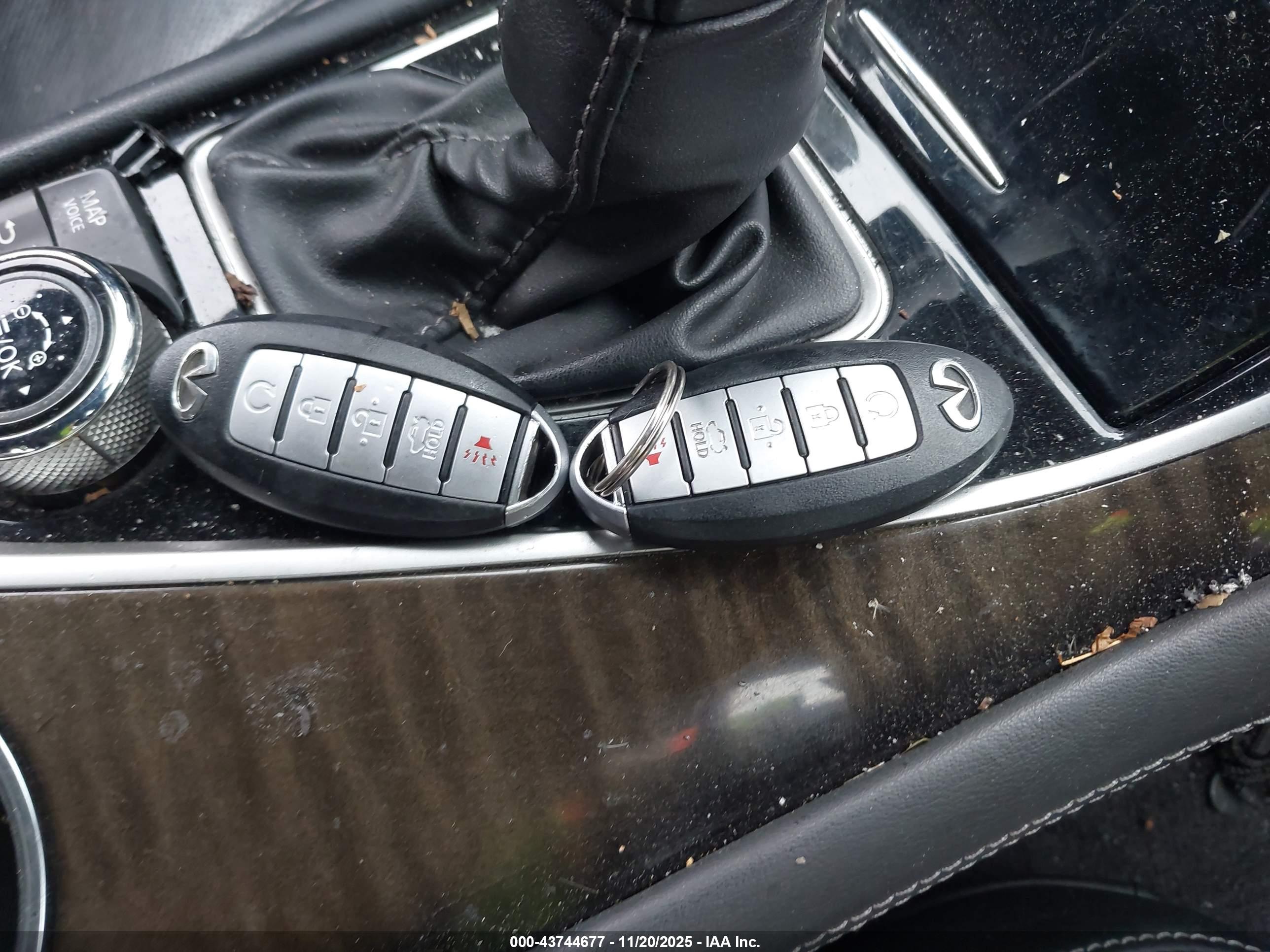 INFINITI Q60 image 11