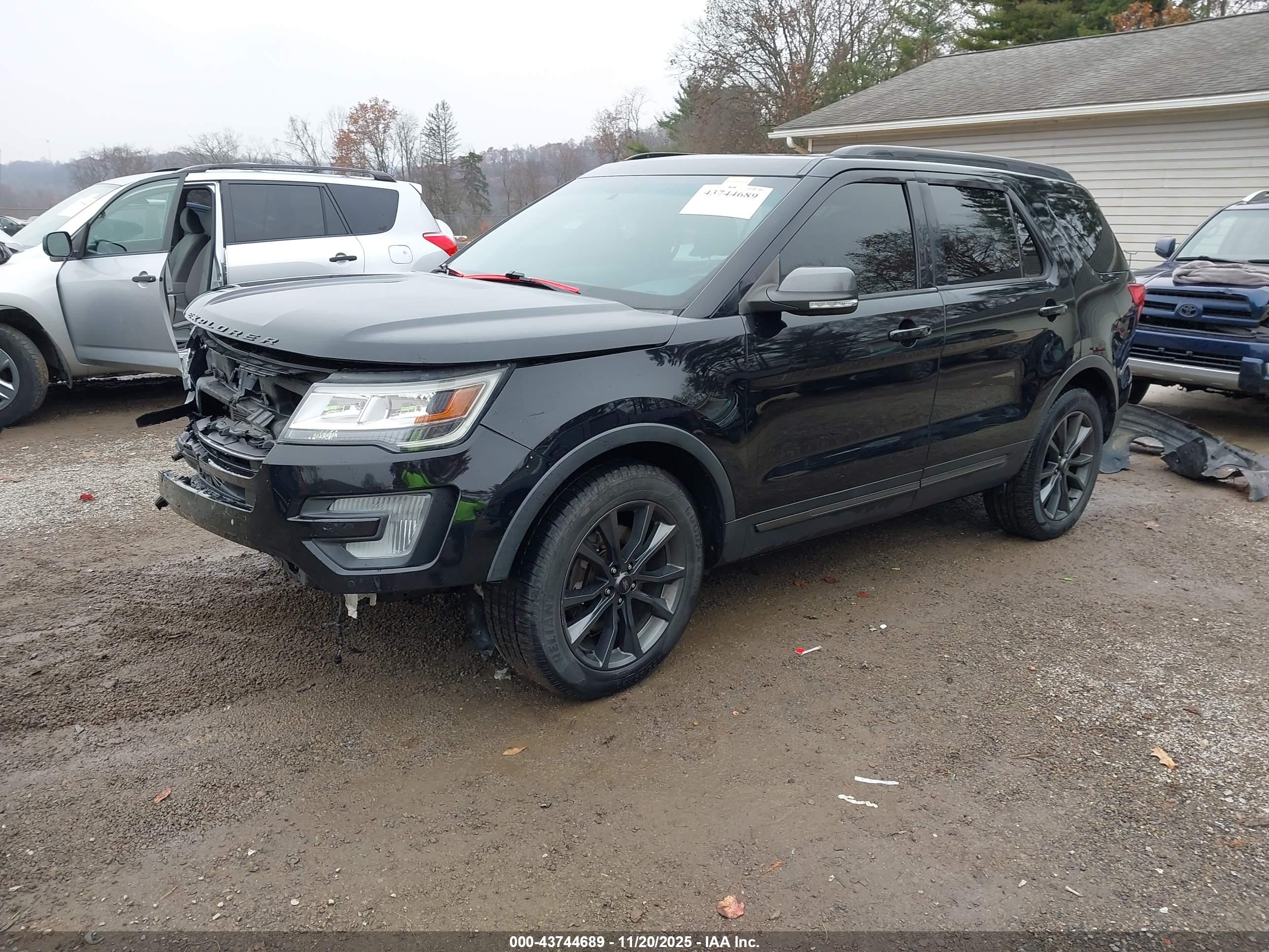 FORD EXPLORER image 2
