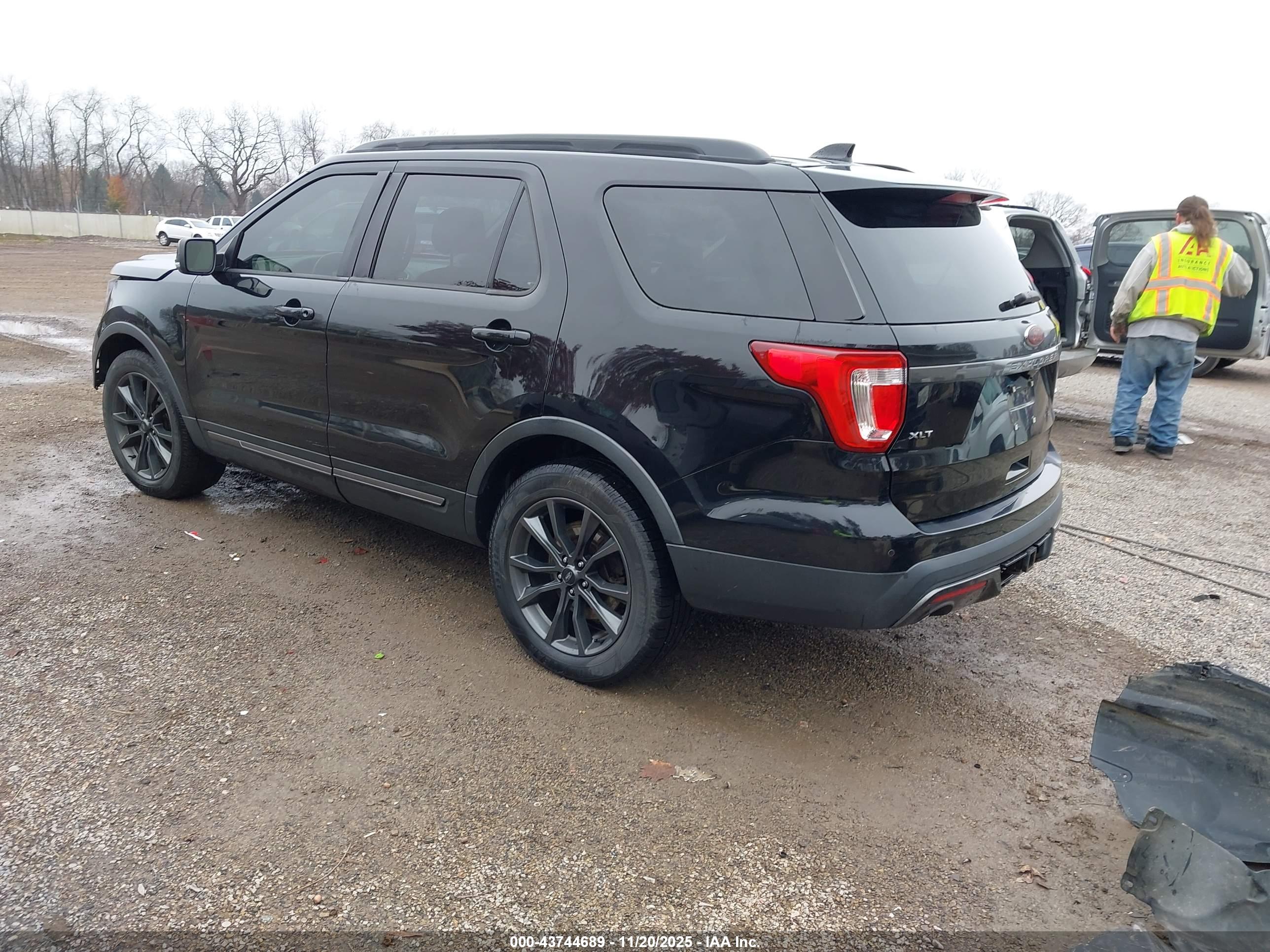 FORD EXPLORER image 3