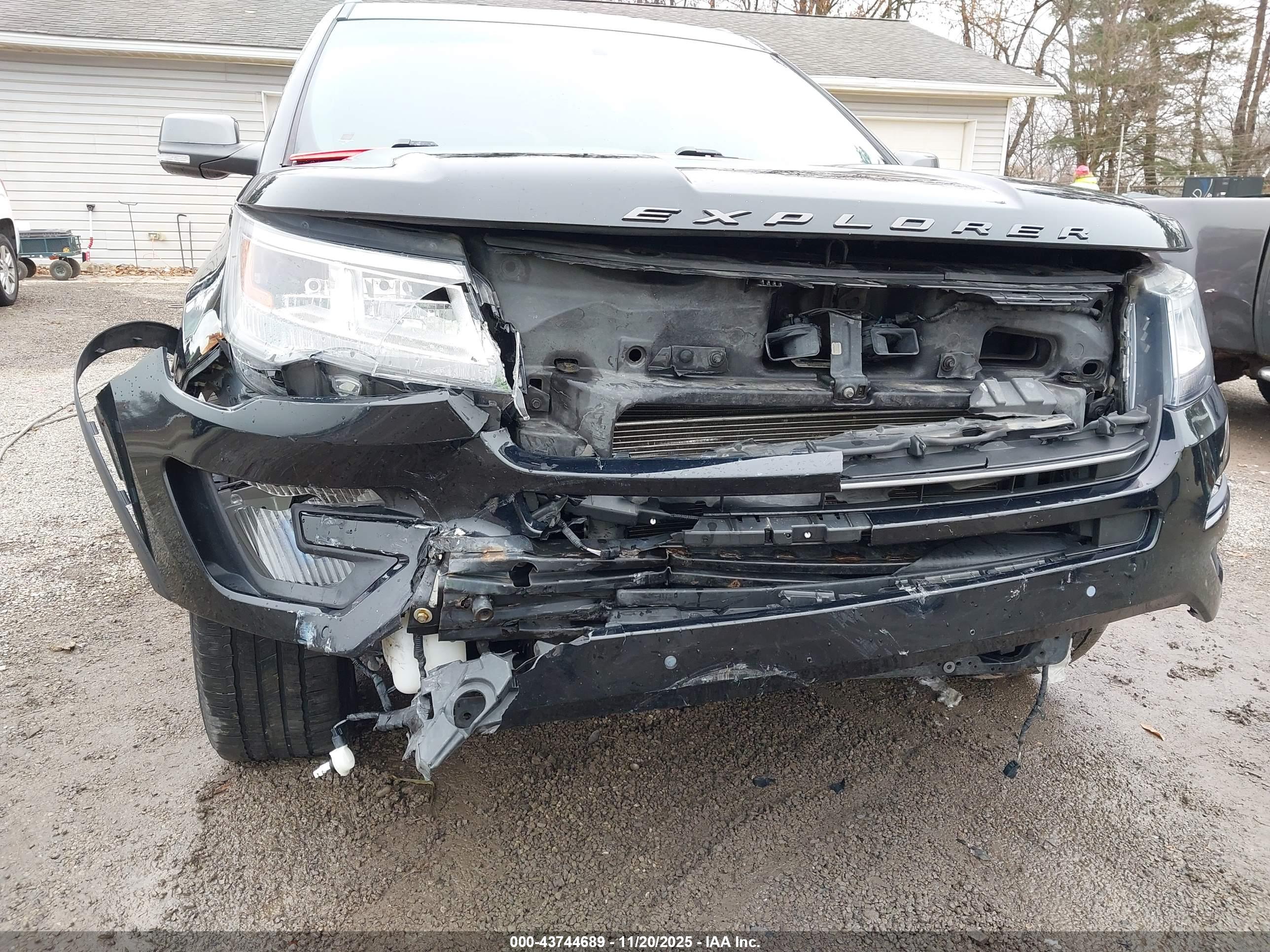 FORD EXPLORER image 6