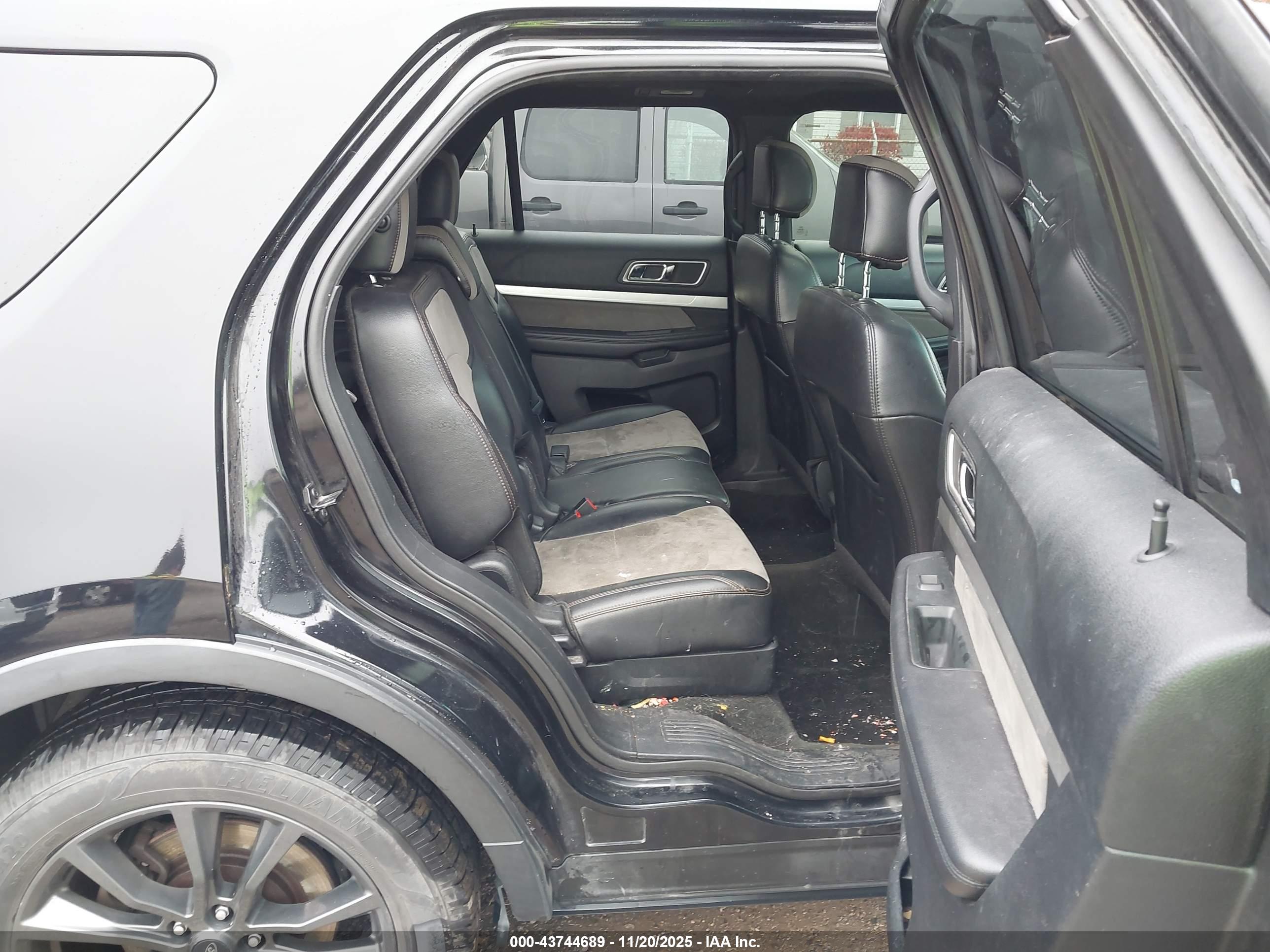 FORD EXPLORER image 8