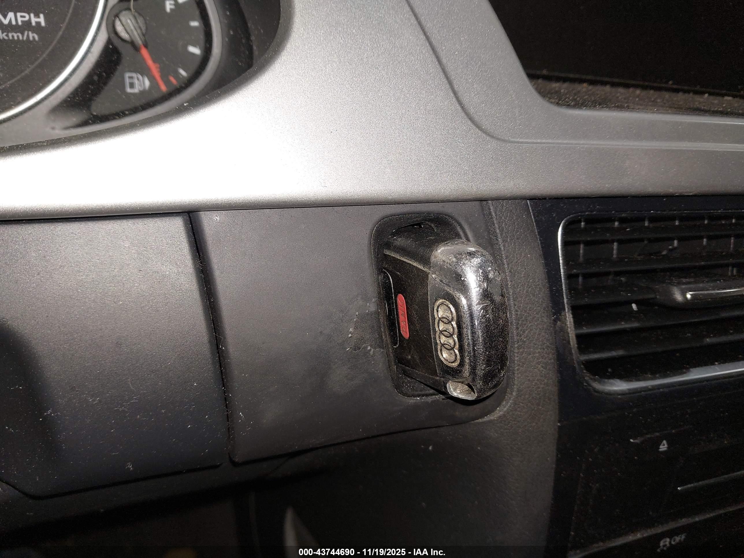AUDI A4 image 11