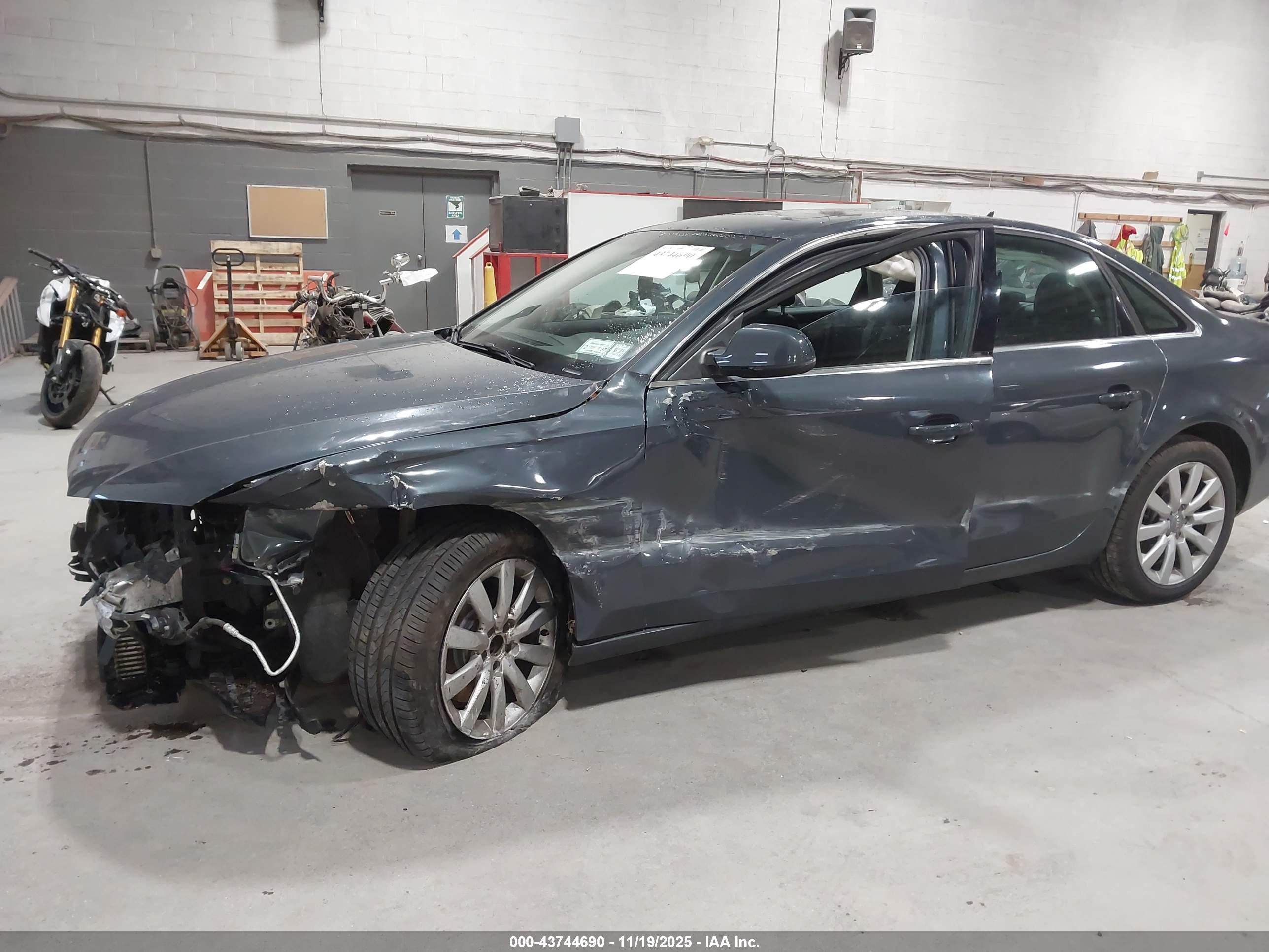 AUDI A4 image 6