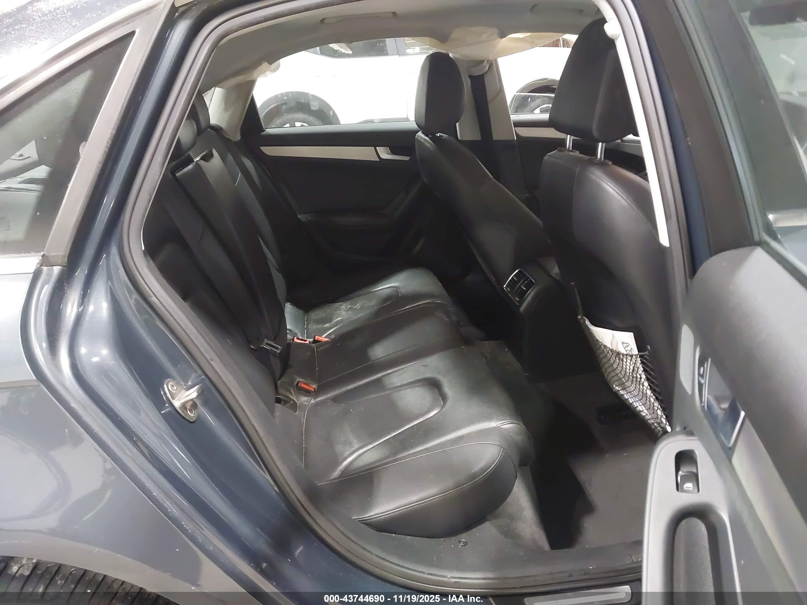 AUDI A4 image 8