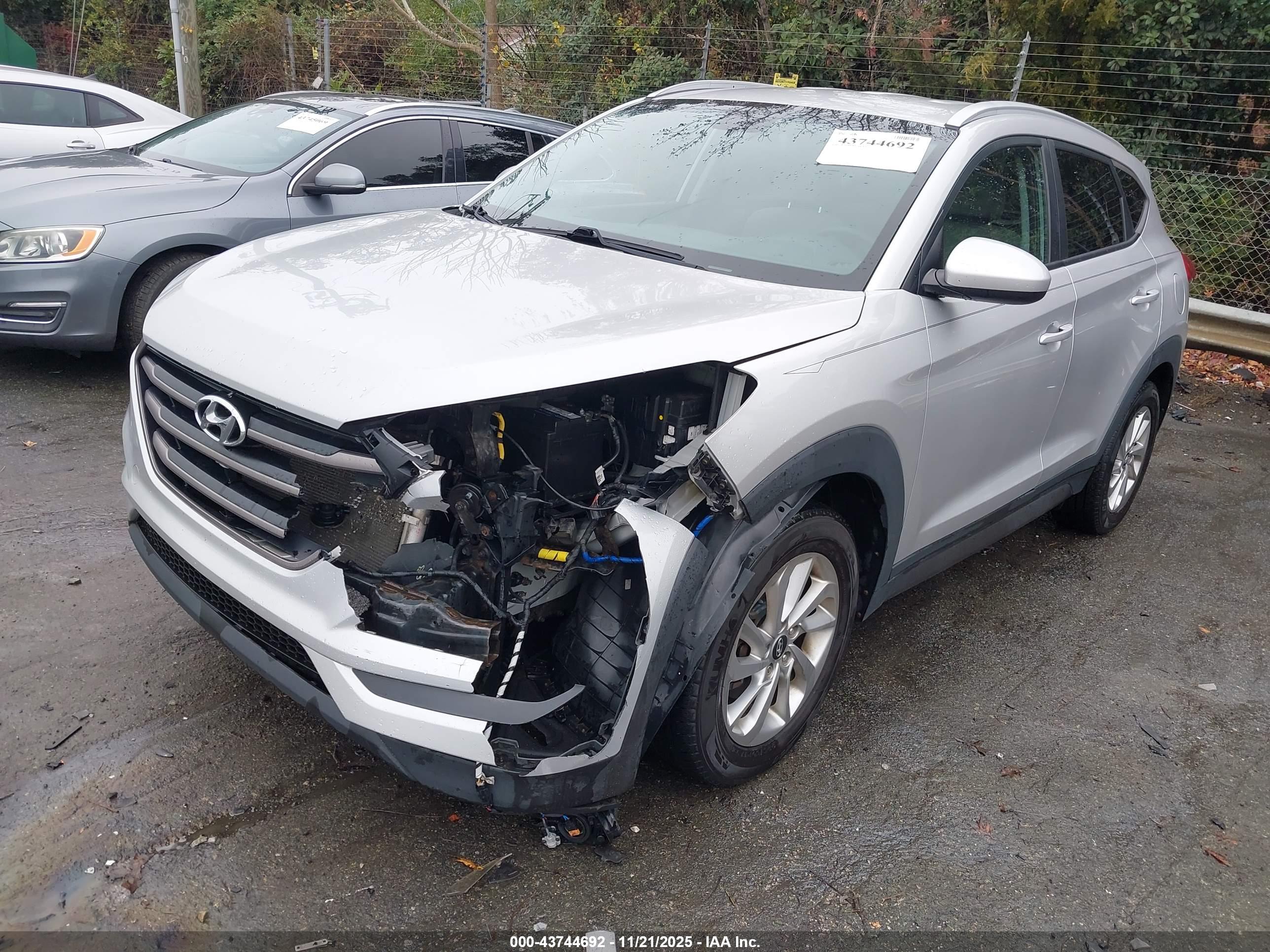 HYUNDAI TUCSON image 2