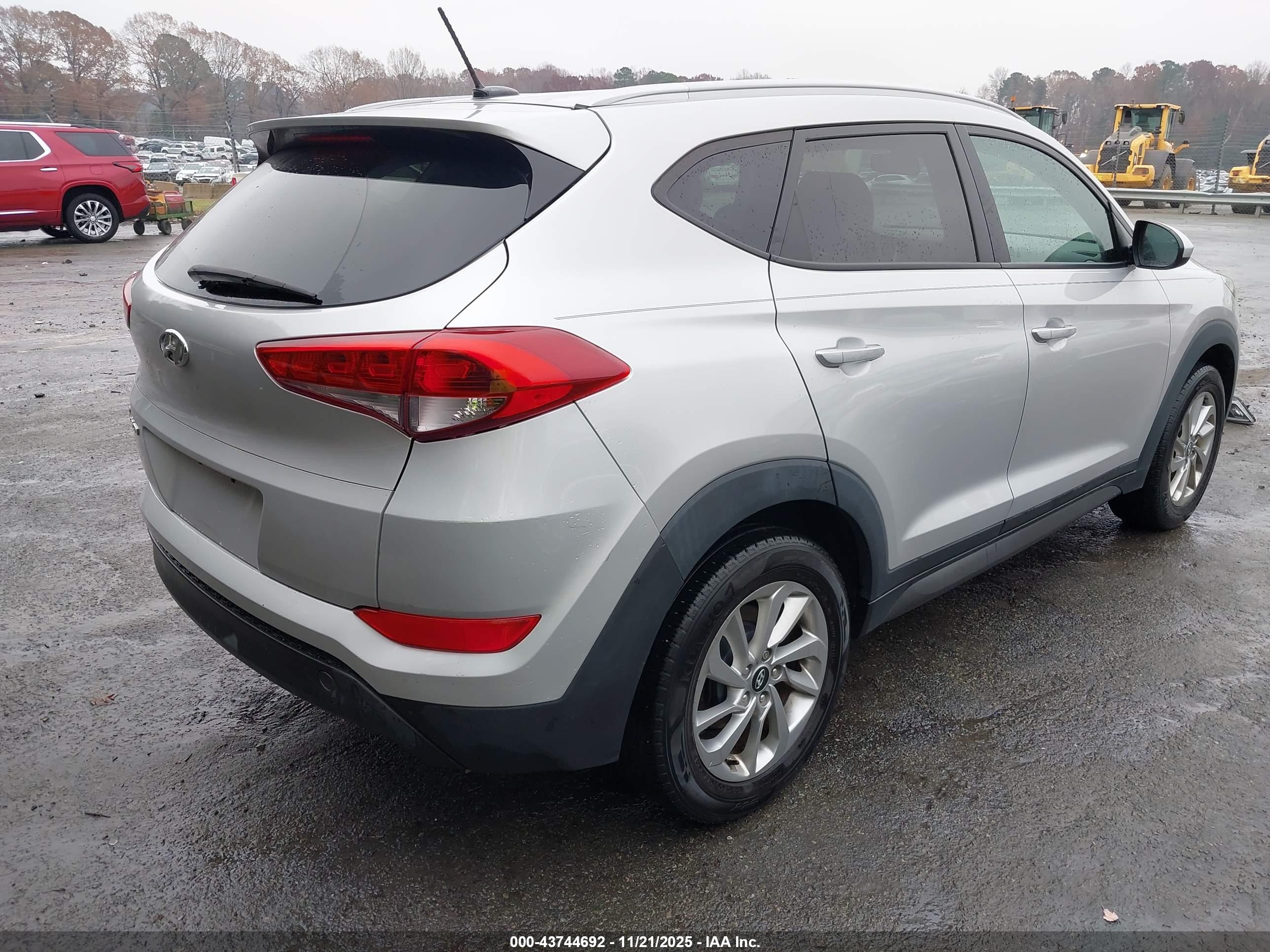 HYUNDAI TUCSON image 4