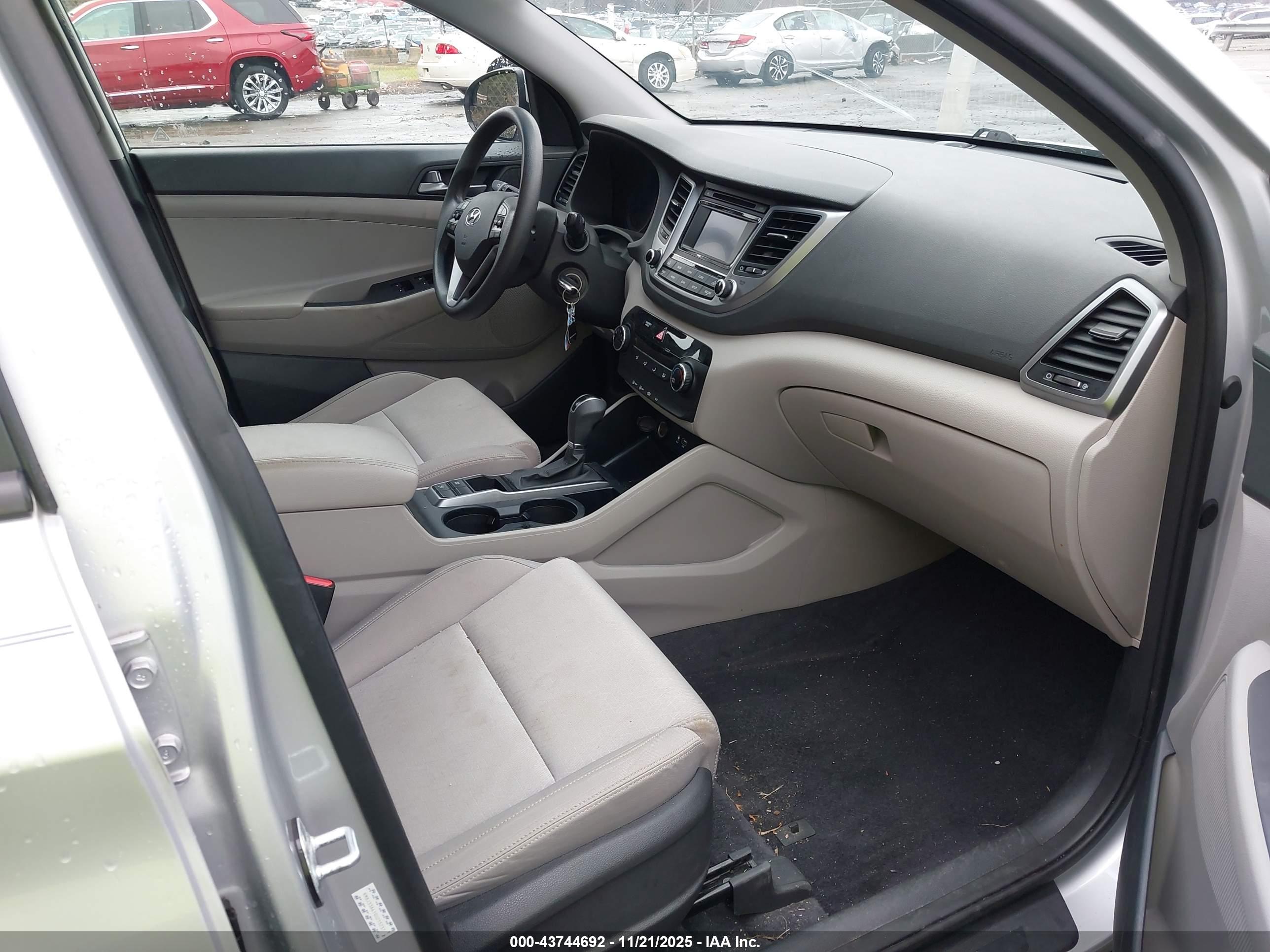 HYUNDAI TUCSON image 5