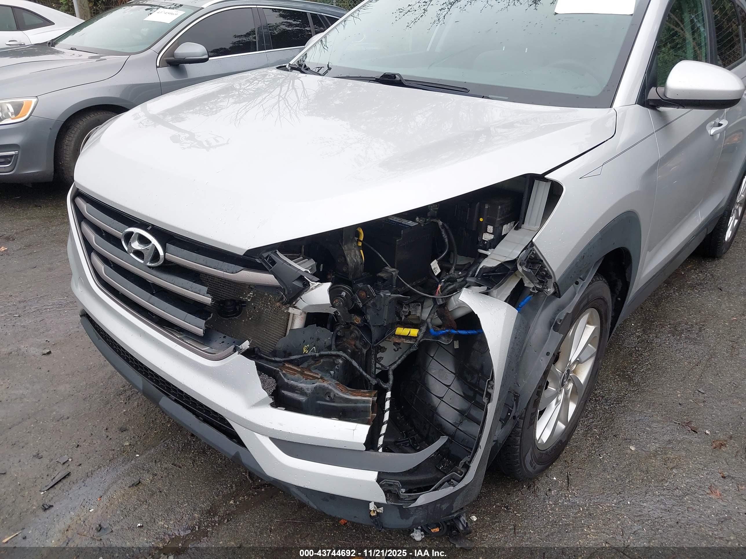HYUNDAI TUCSON image 6
