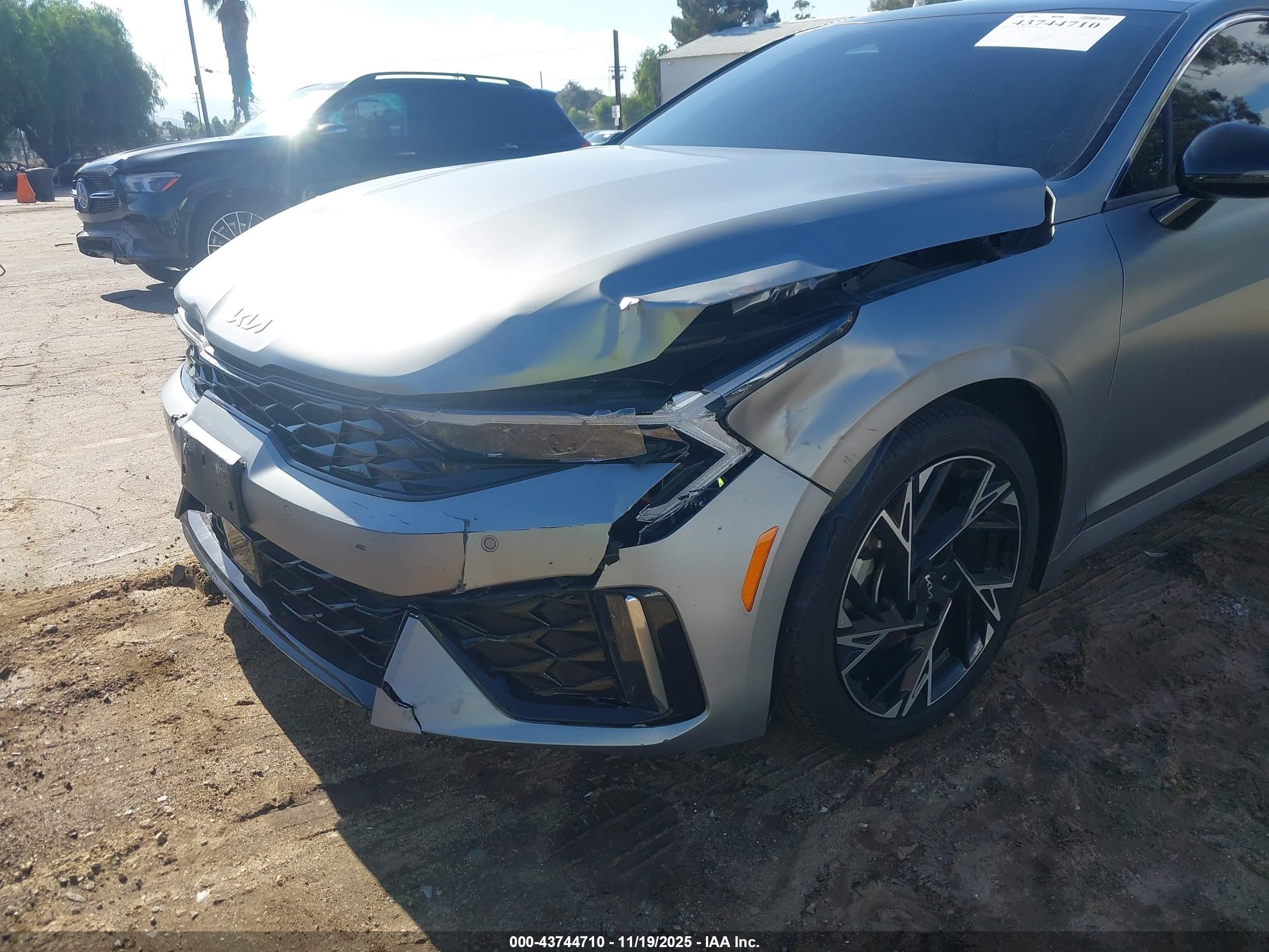 KIA K5 image 6