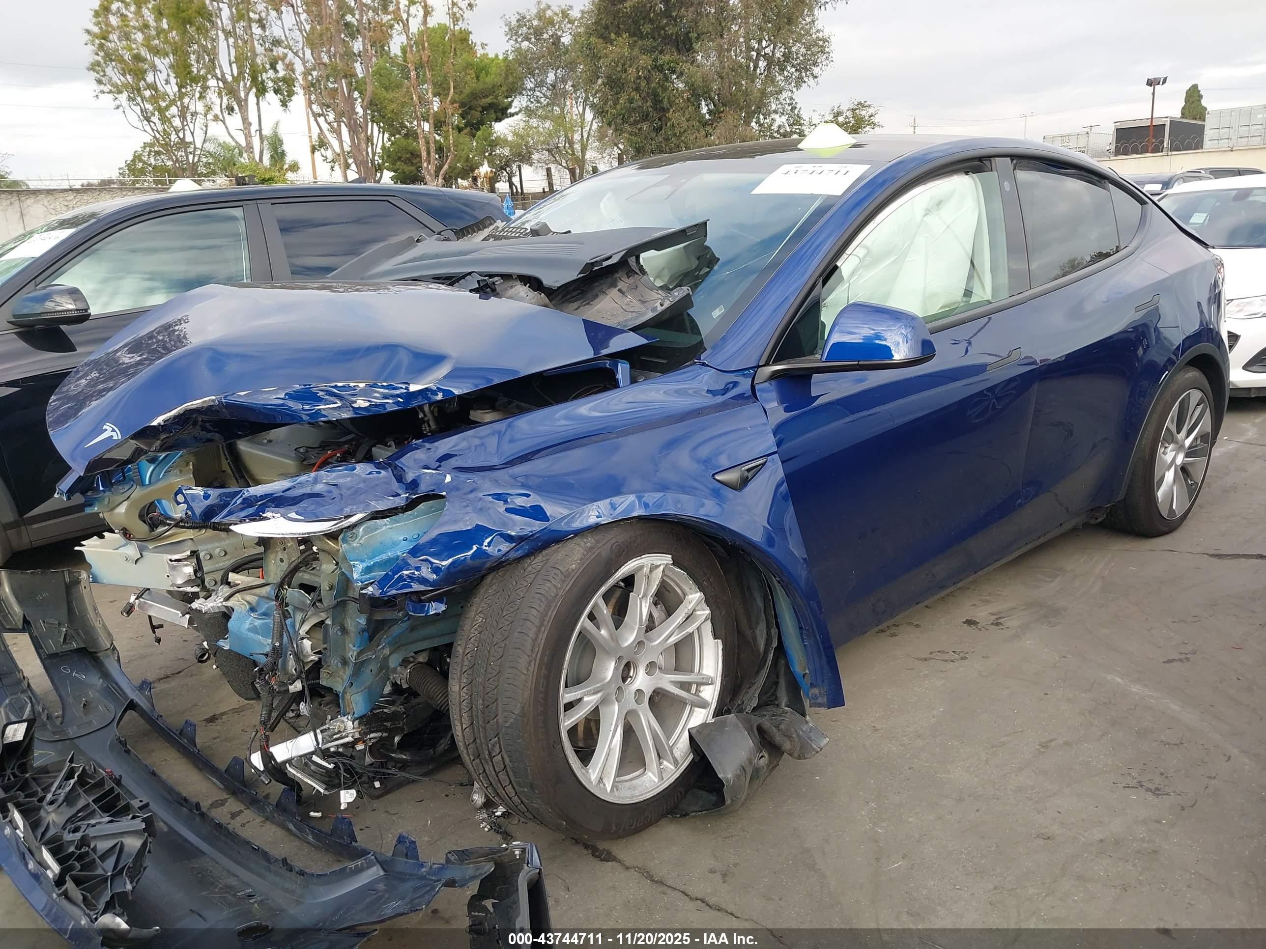 TESLA MODEL image 2