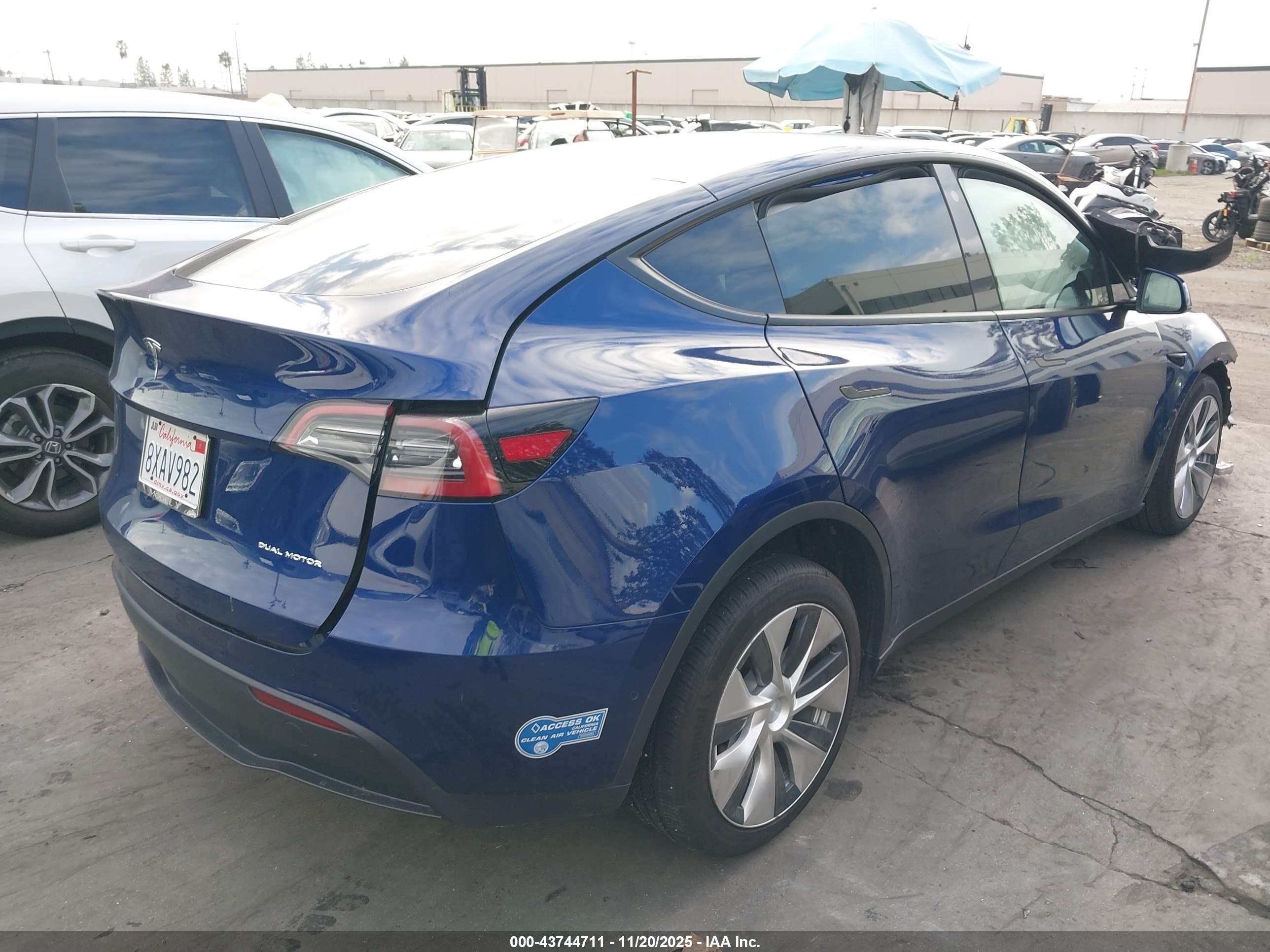 TESLA MODEL image 4