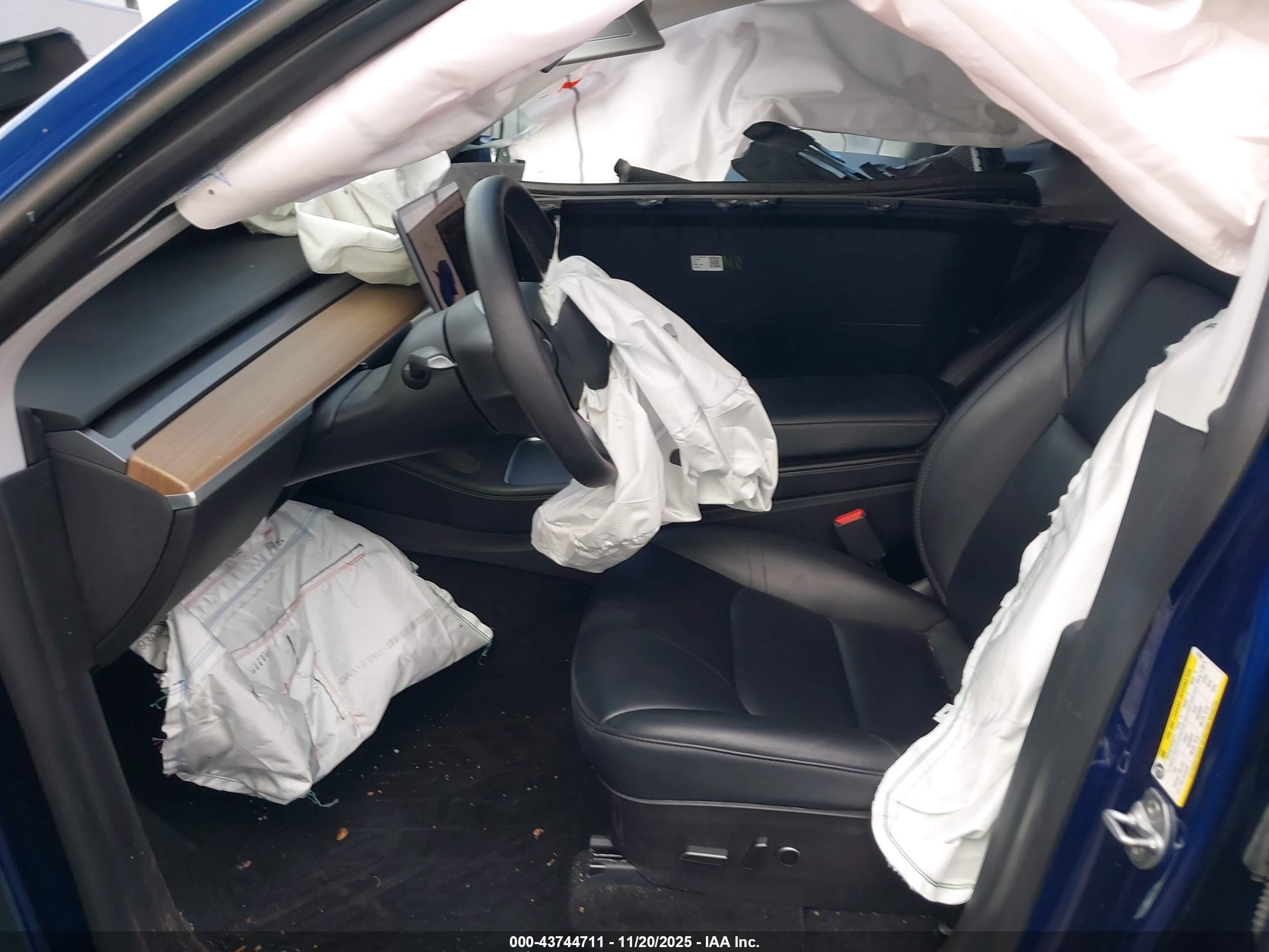 TESLA MODEL image 5