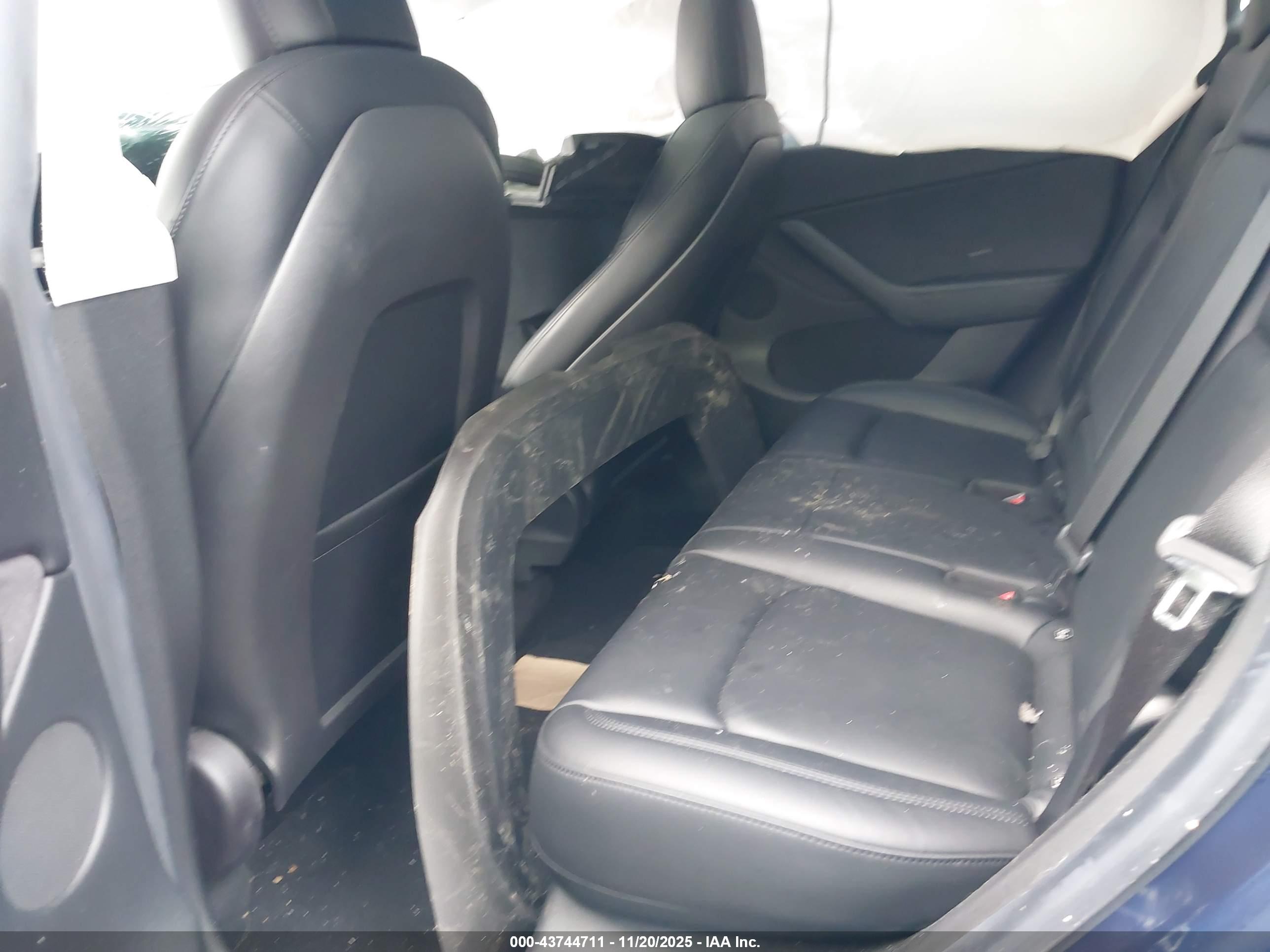 TESLA MODEL image 8