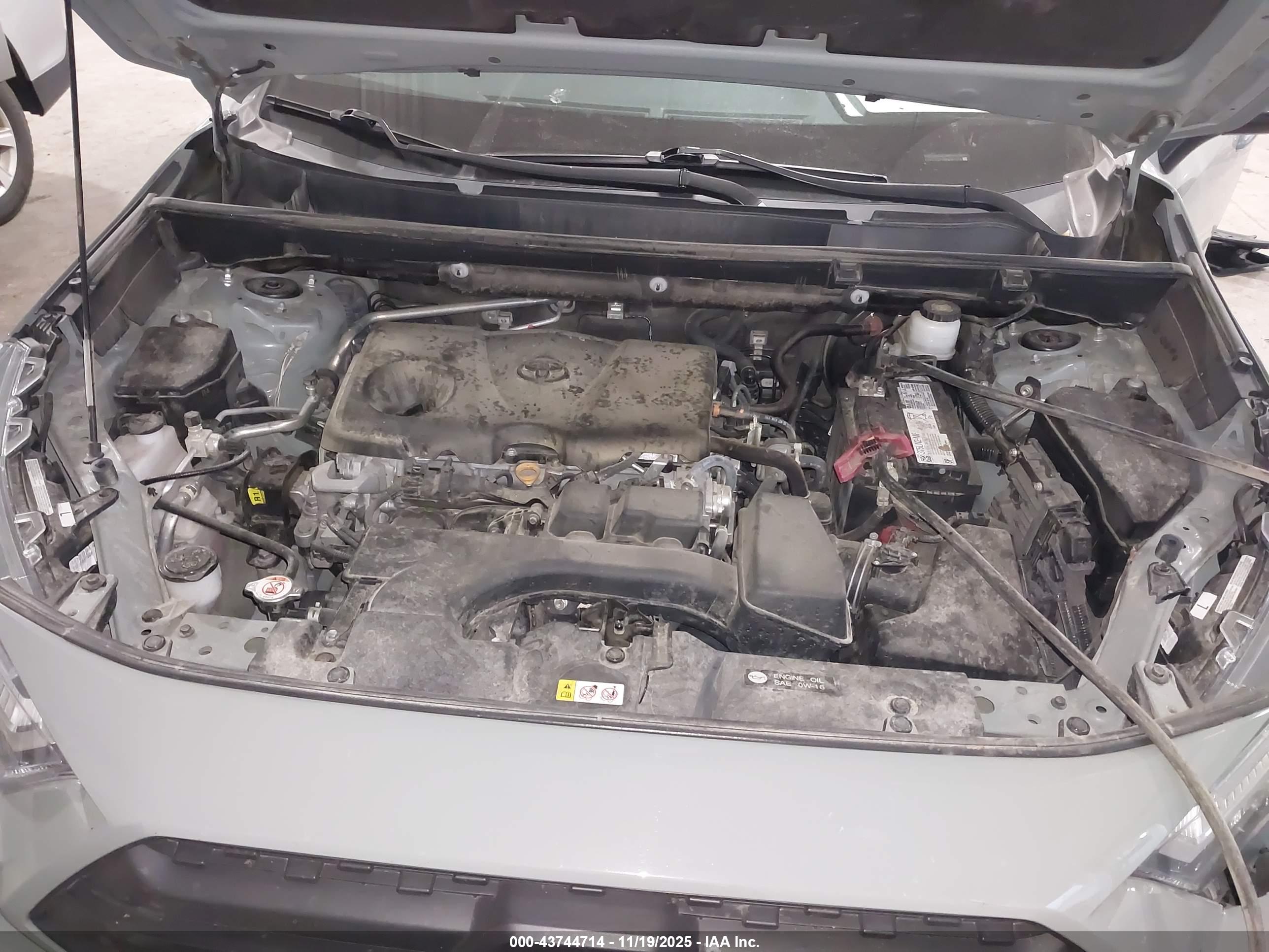 TOYOTA RAV4 image 10