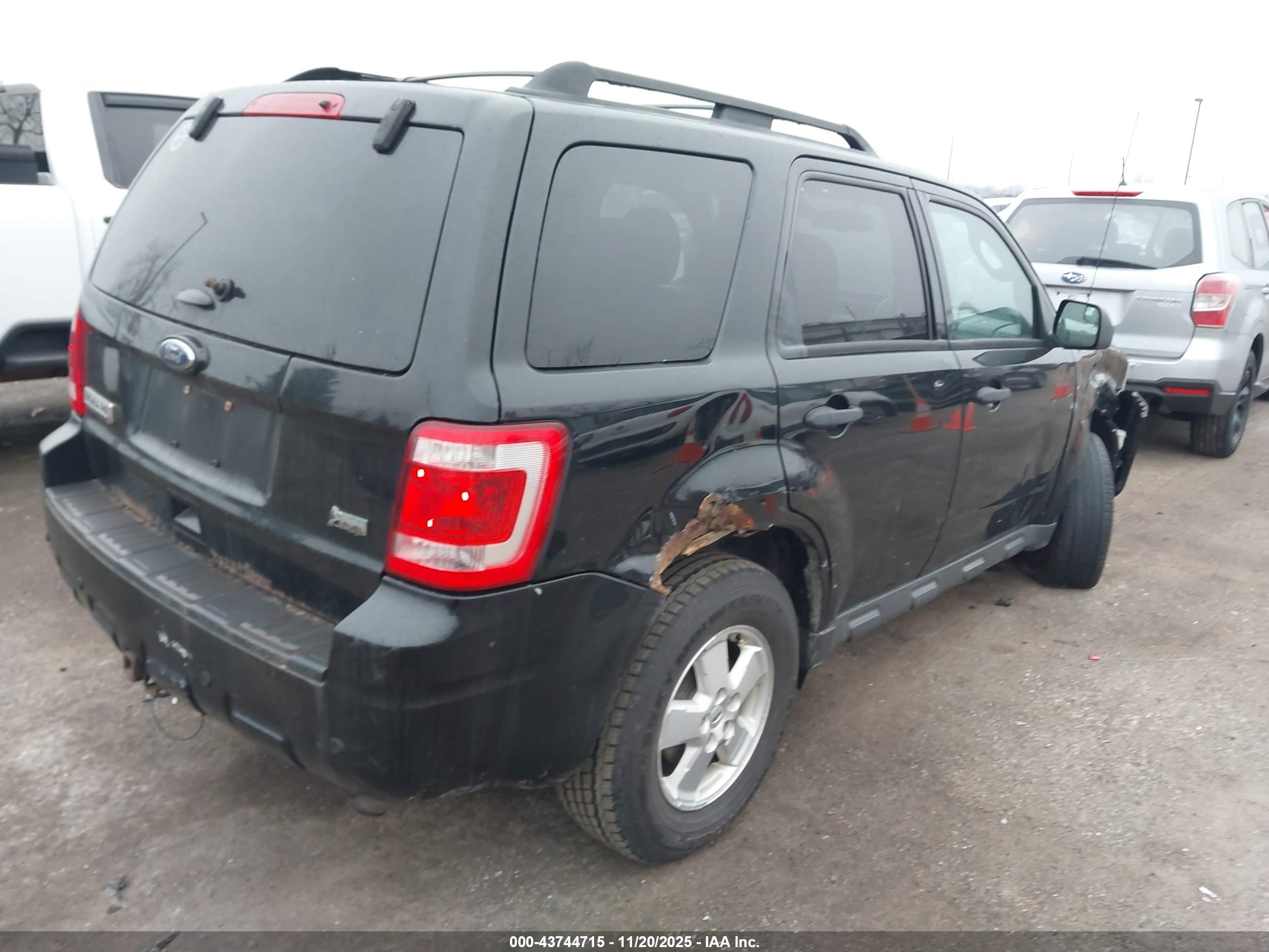 FORD ESCAPE image 4