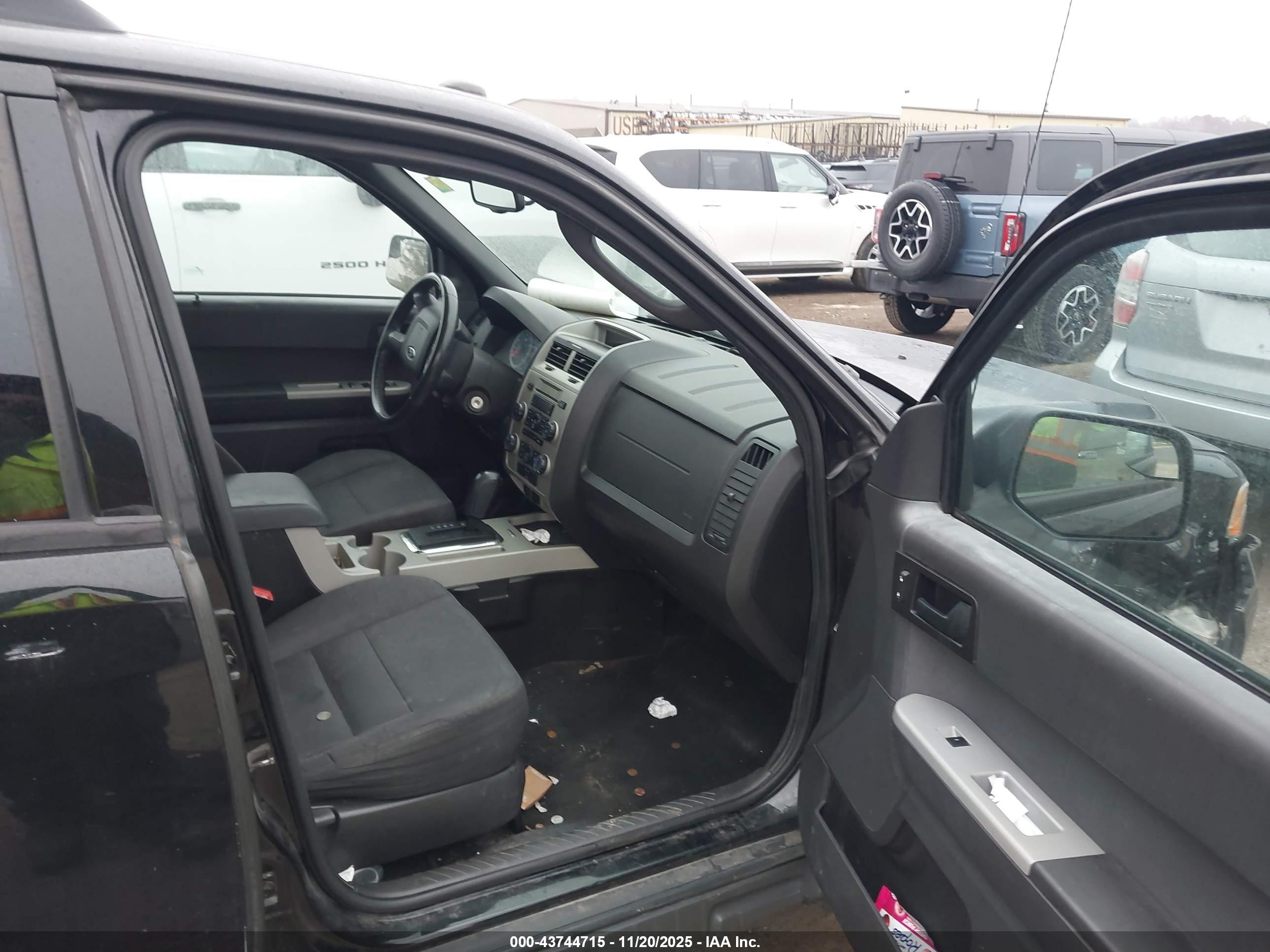 FORD ESCAPE image 5
