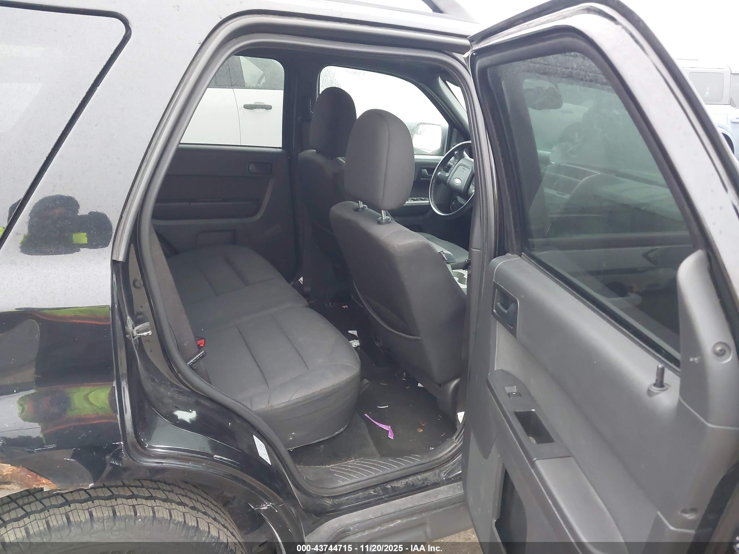 FORD ESCAPE image 8