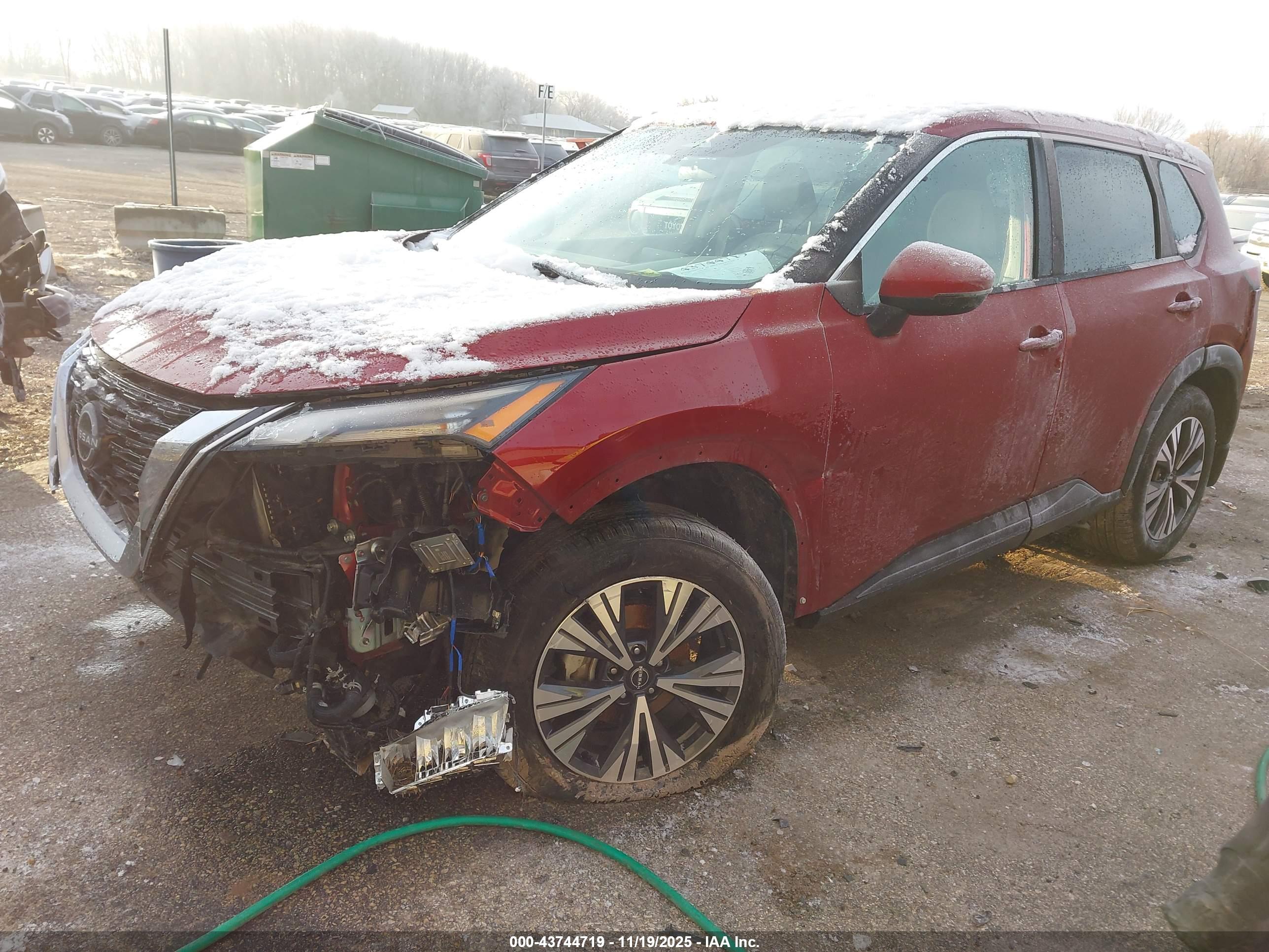NISSAN ROGUE image 2