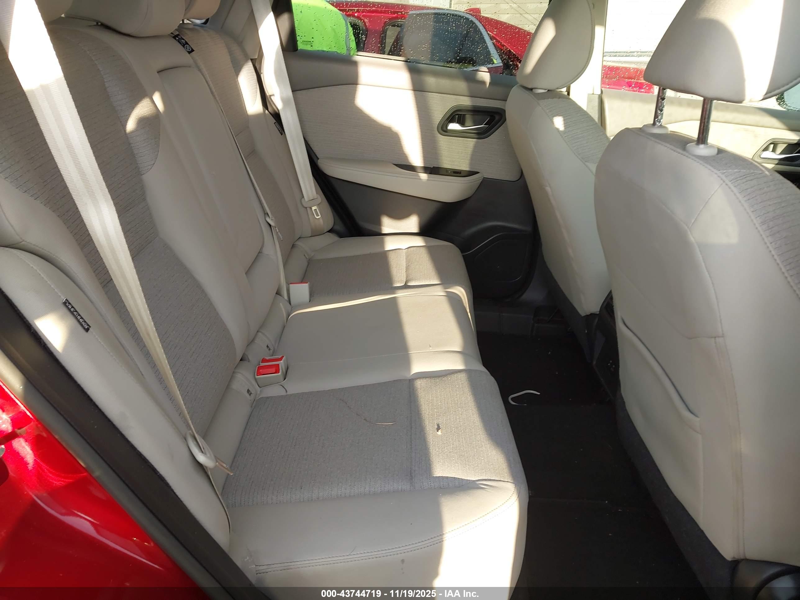 NISSAN ROGUE image 8