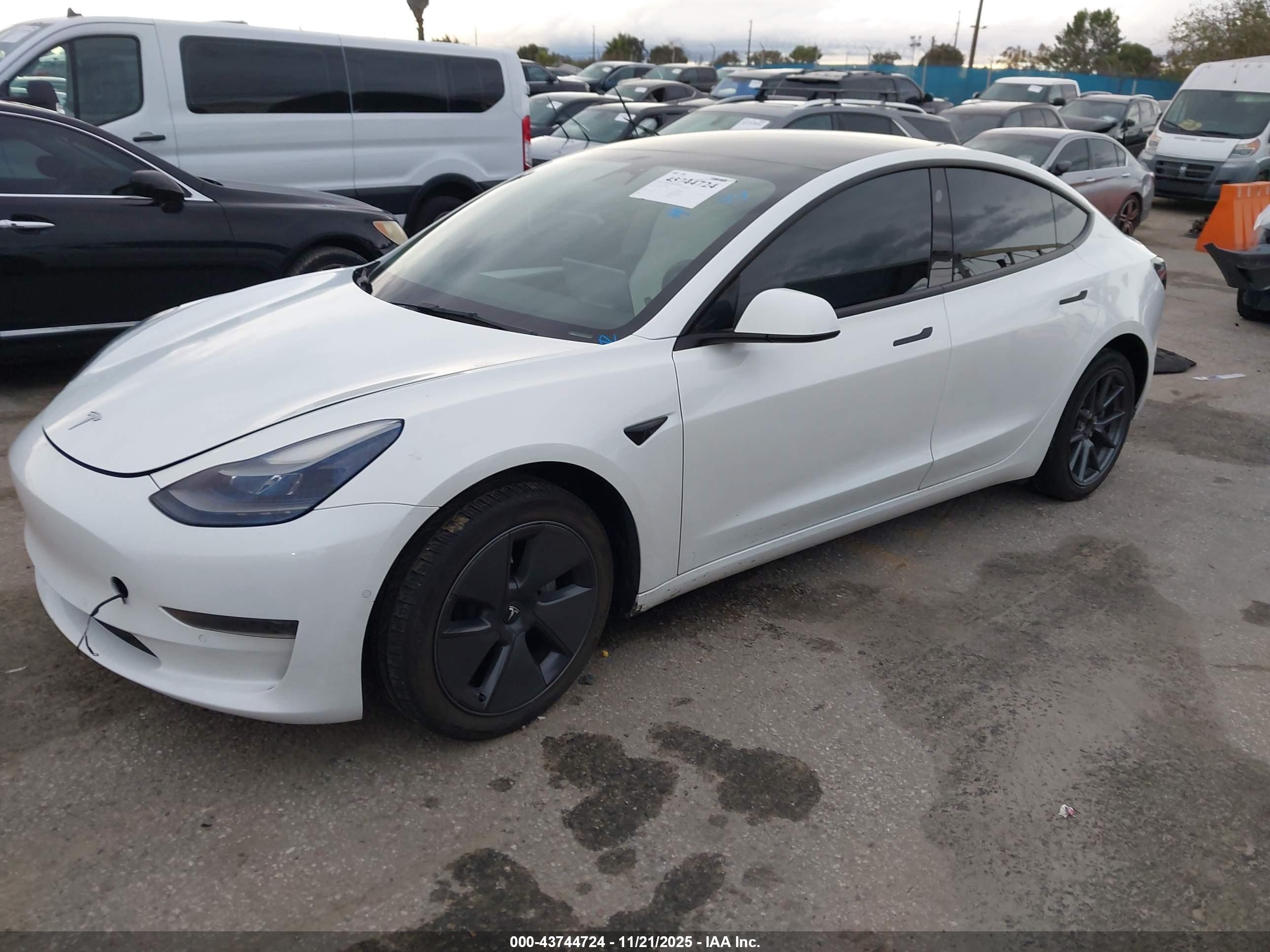 TESLA MODEL image 2