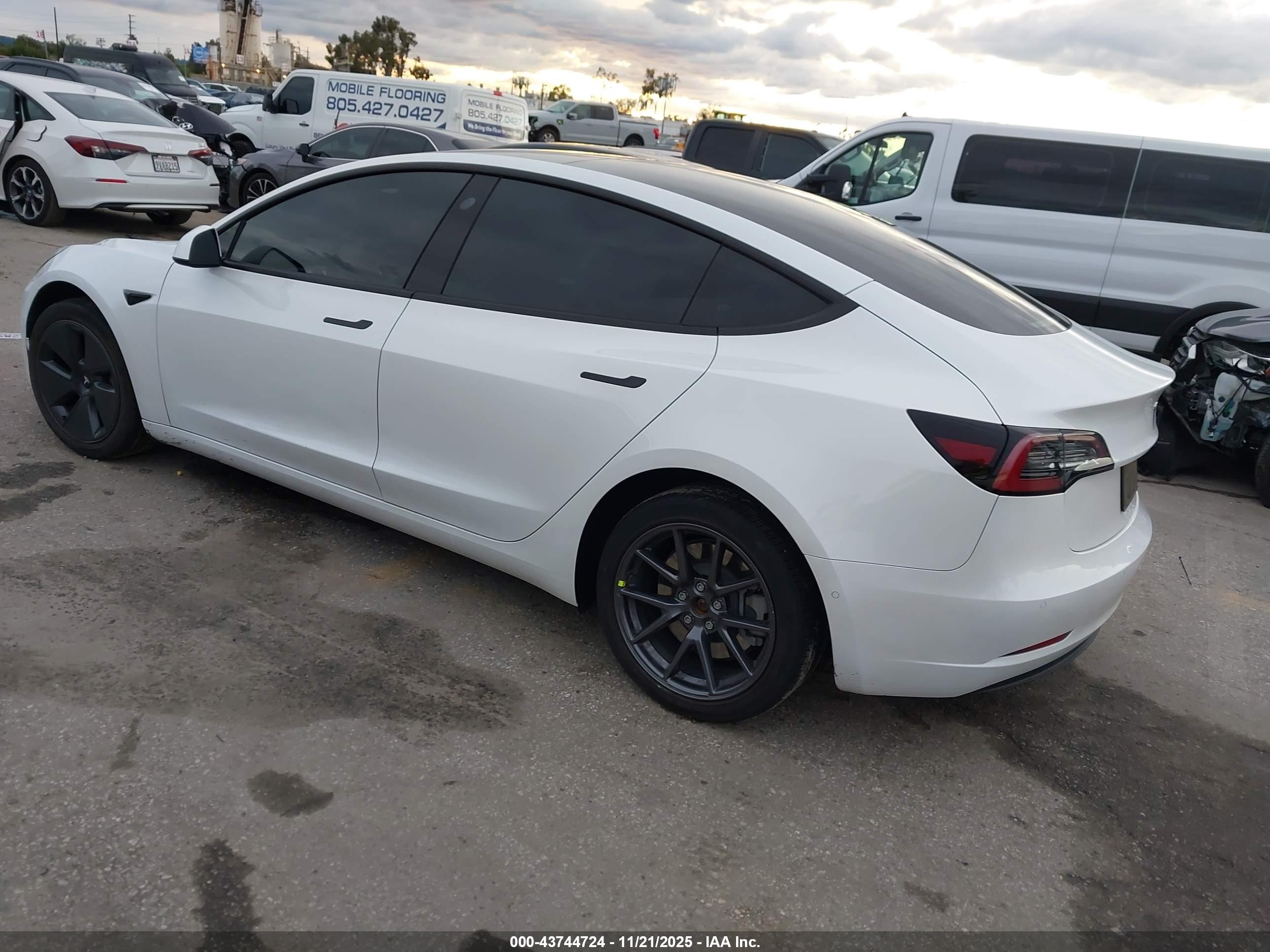 TESLA MODEL image 3