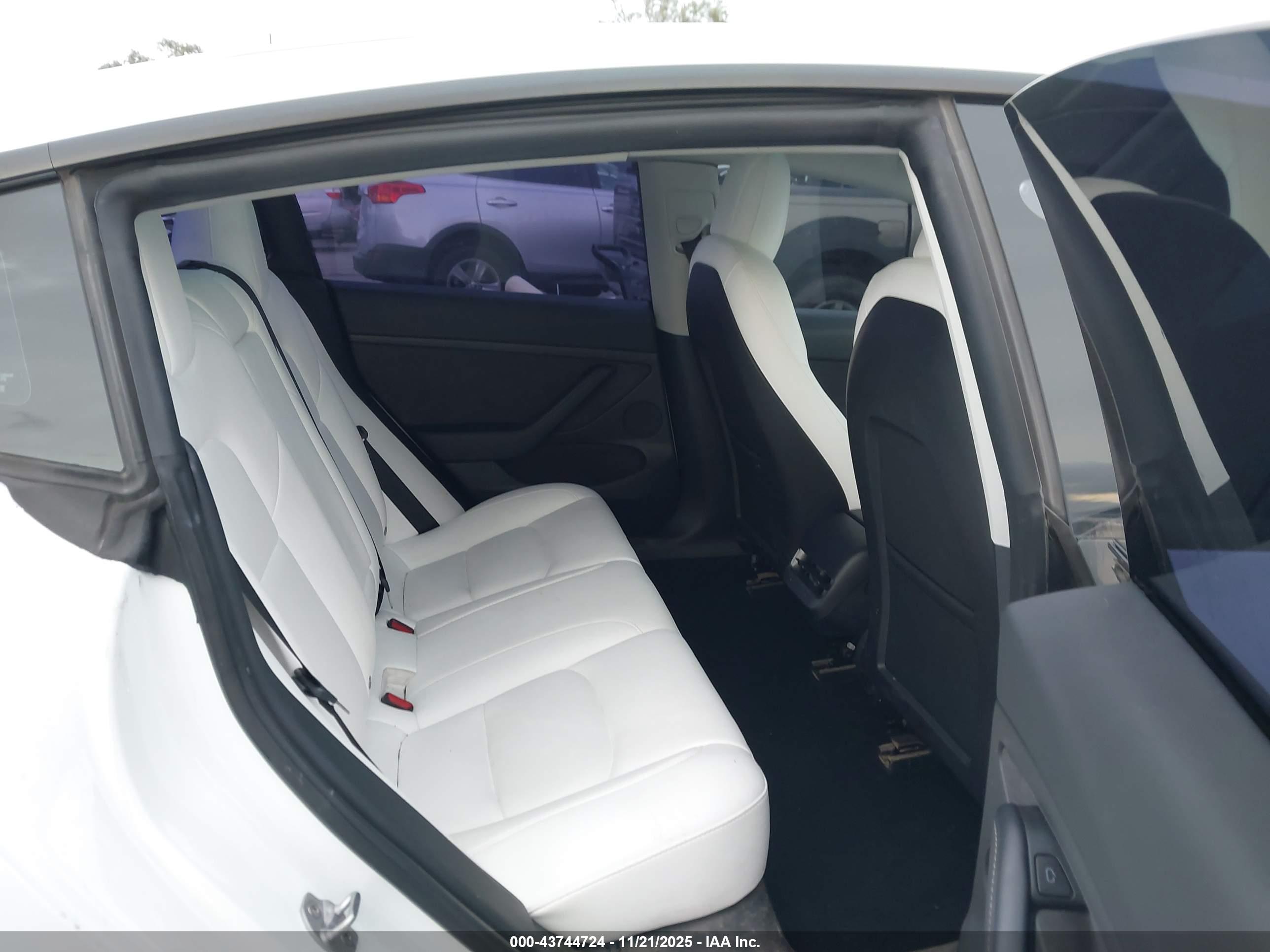 TESLA MODEL image 8