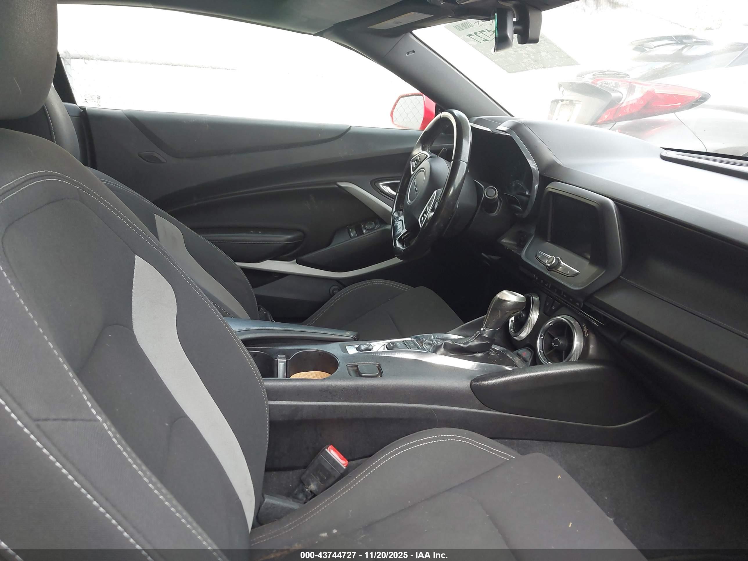 CHEVROLET CAMARO image 5
