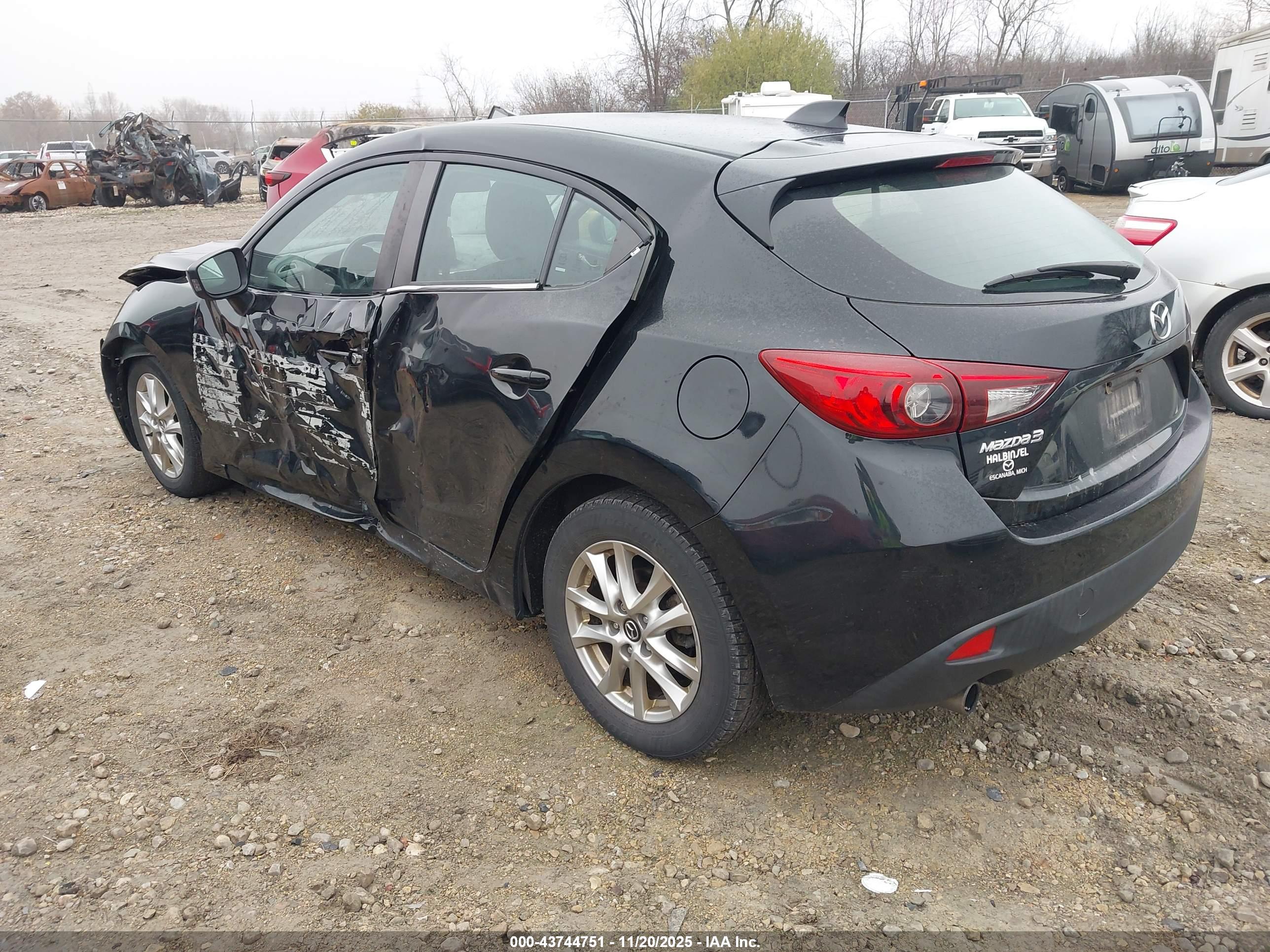 MAZDA MAZDA3 image 3