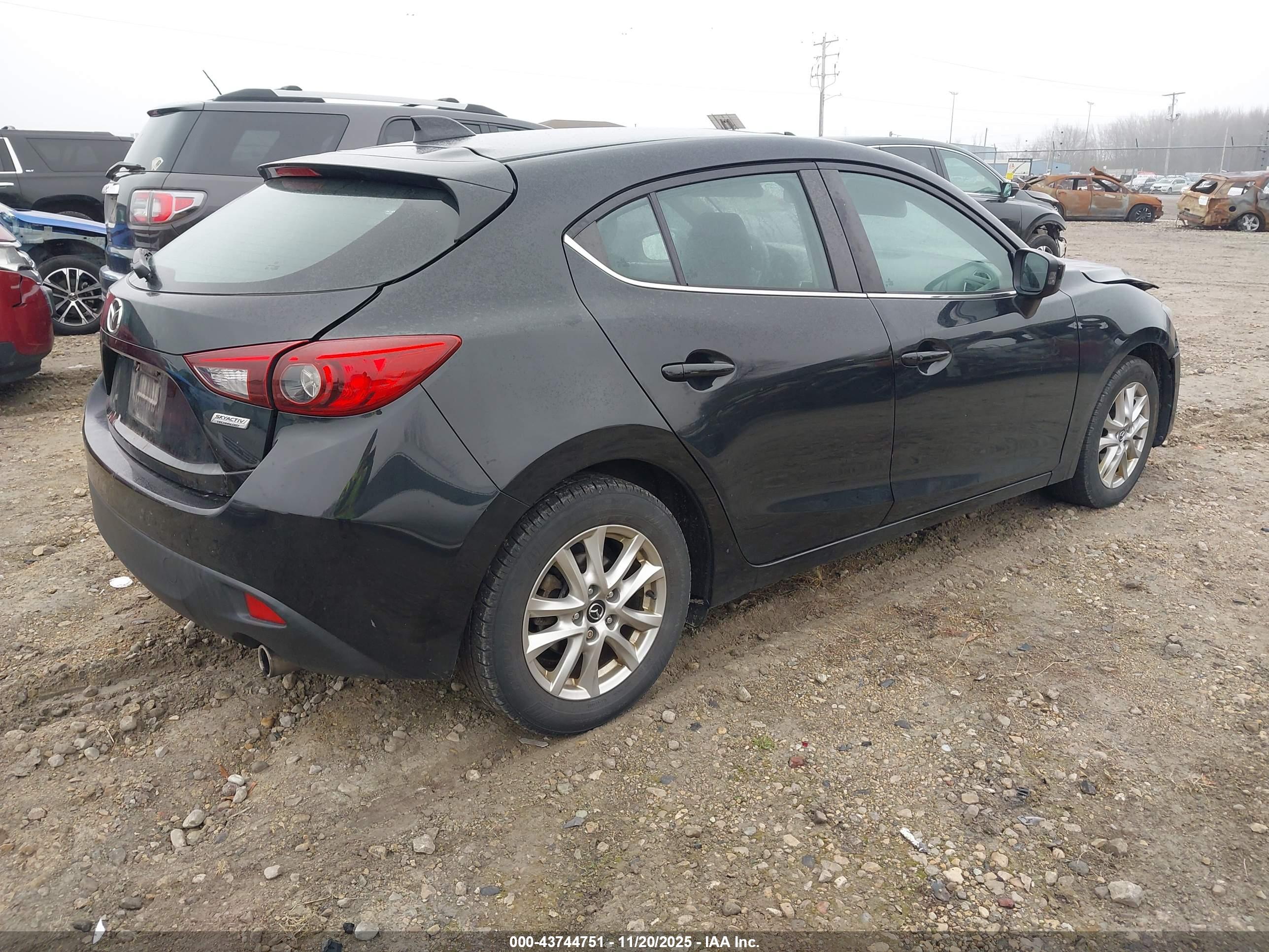 MAZDA MAZDA3 image 4