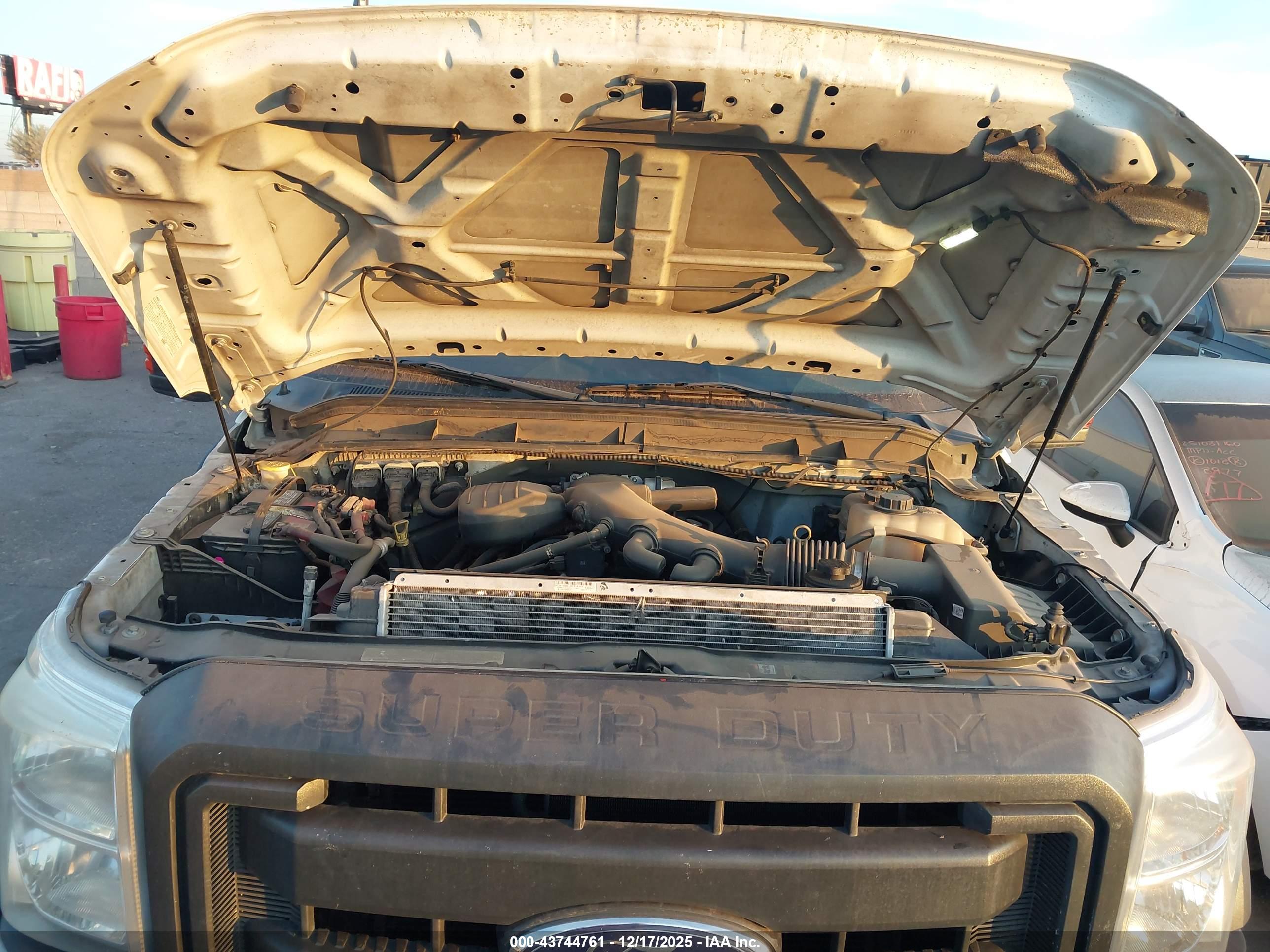 FORD F-550 image 10
