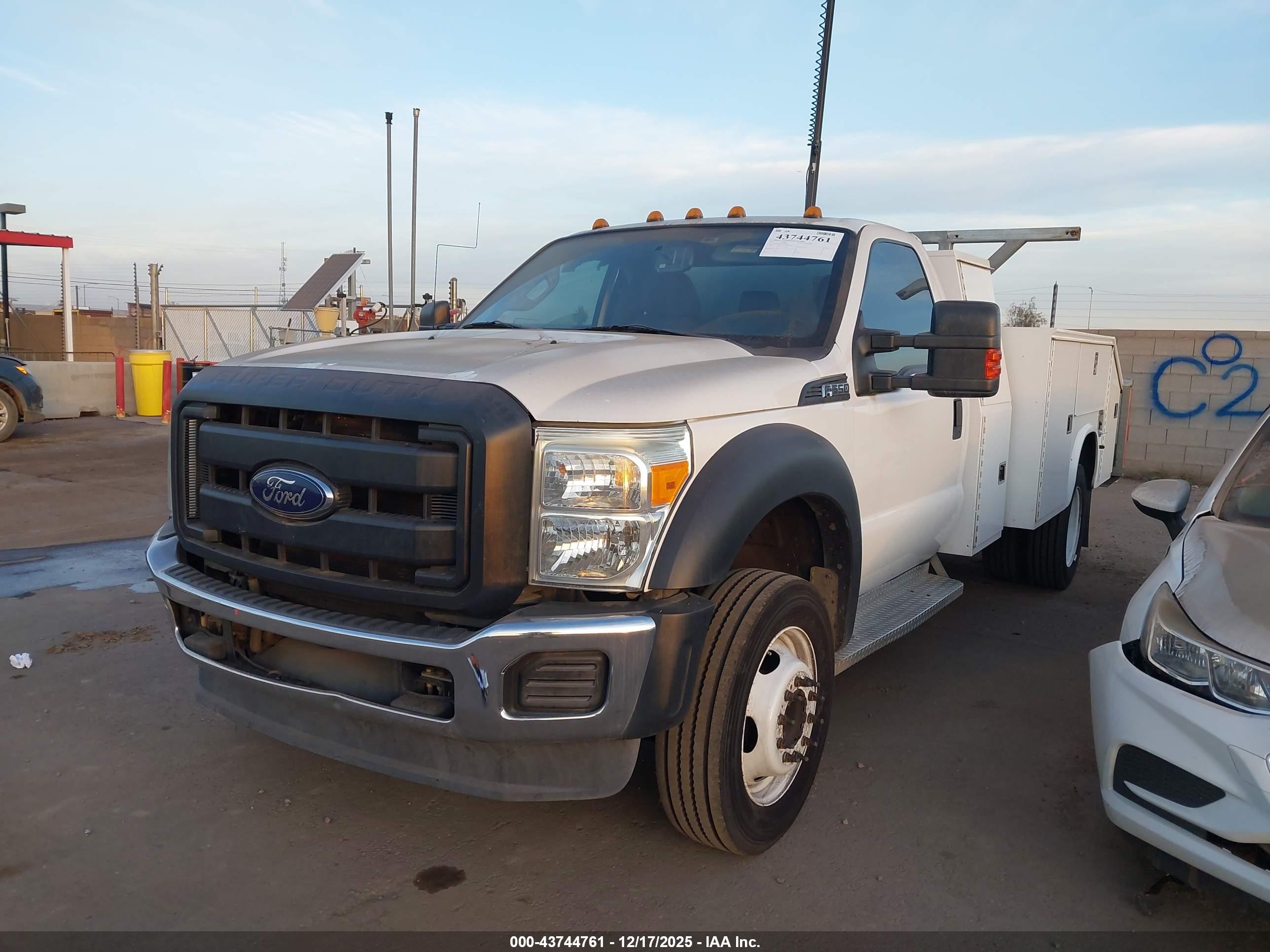 FORD F-550 image 2