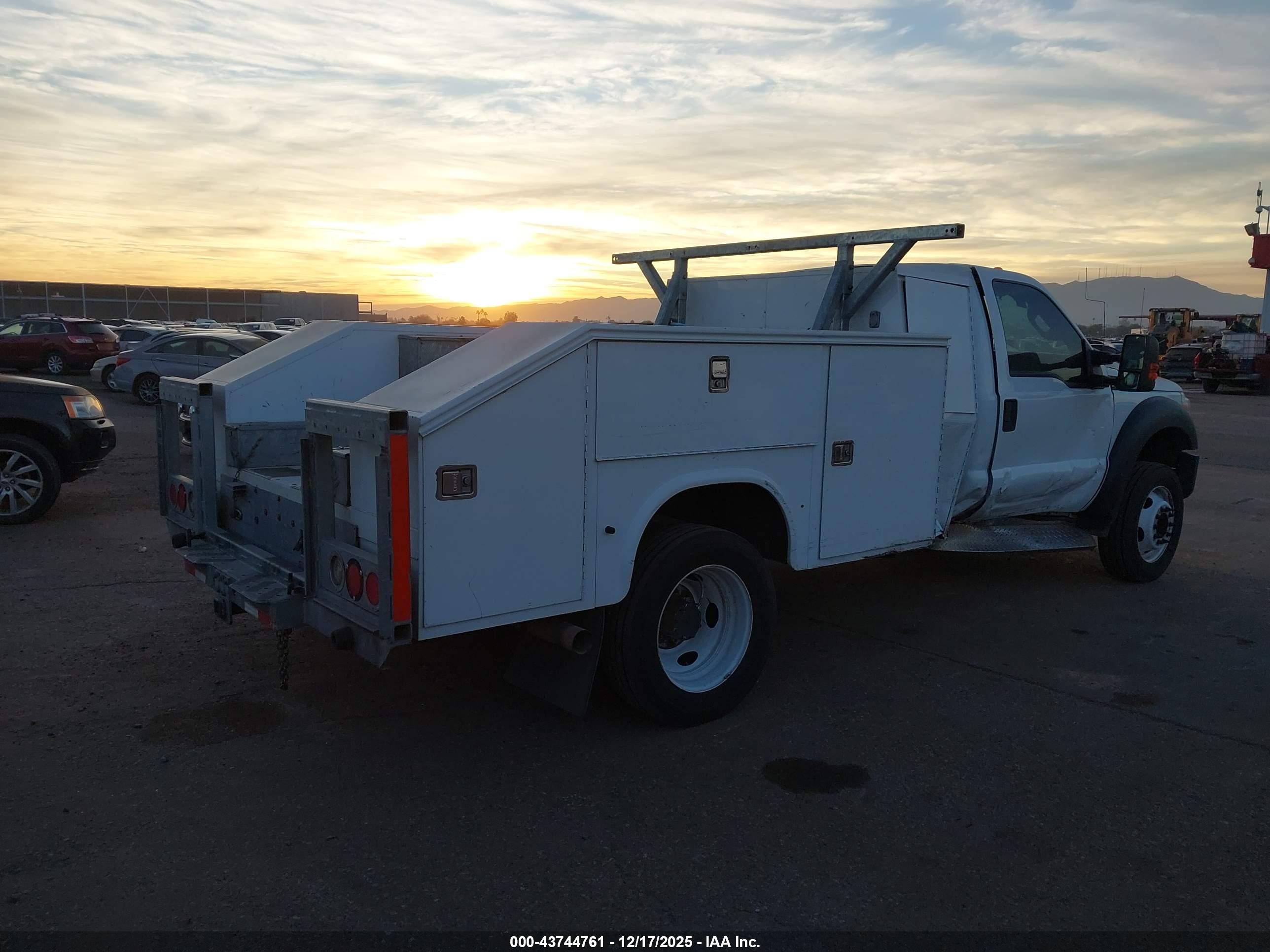 FORD F-550 image 4