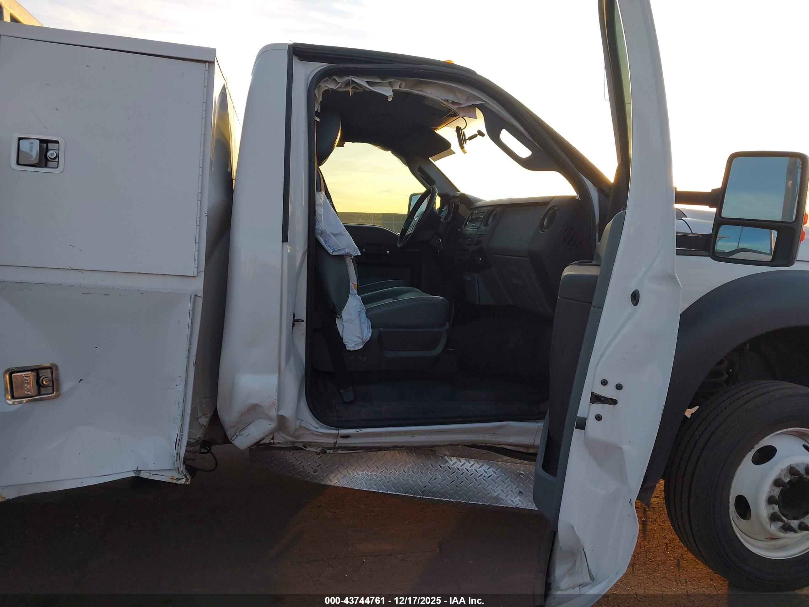 FORD F-550 image 7