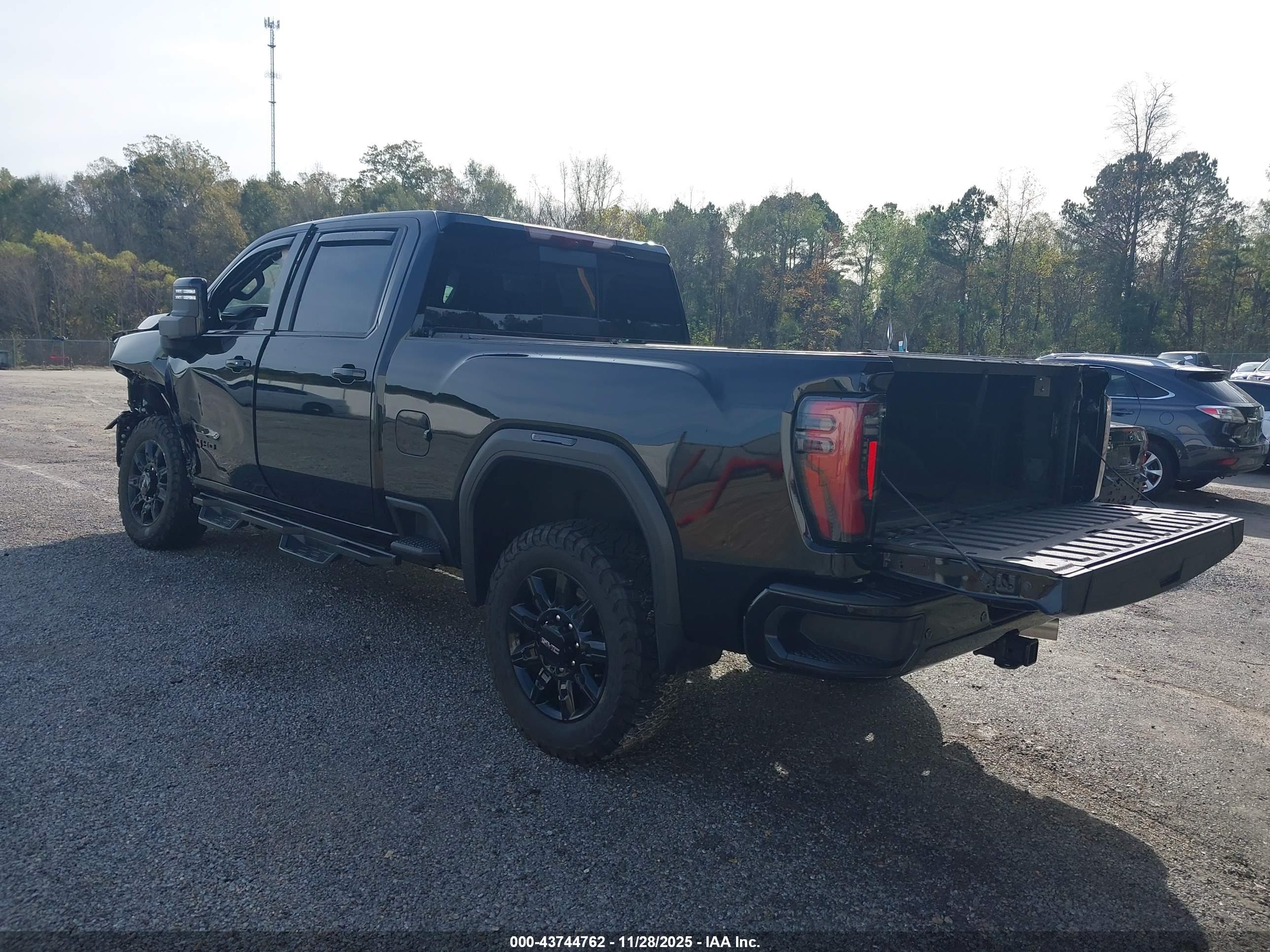 GMC SIERRA image 3