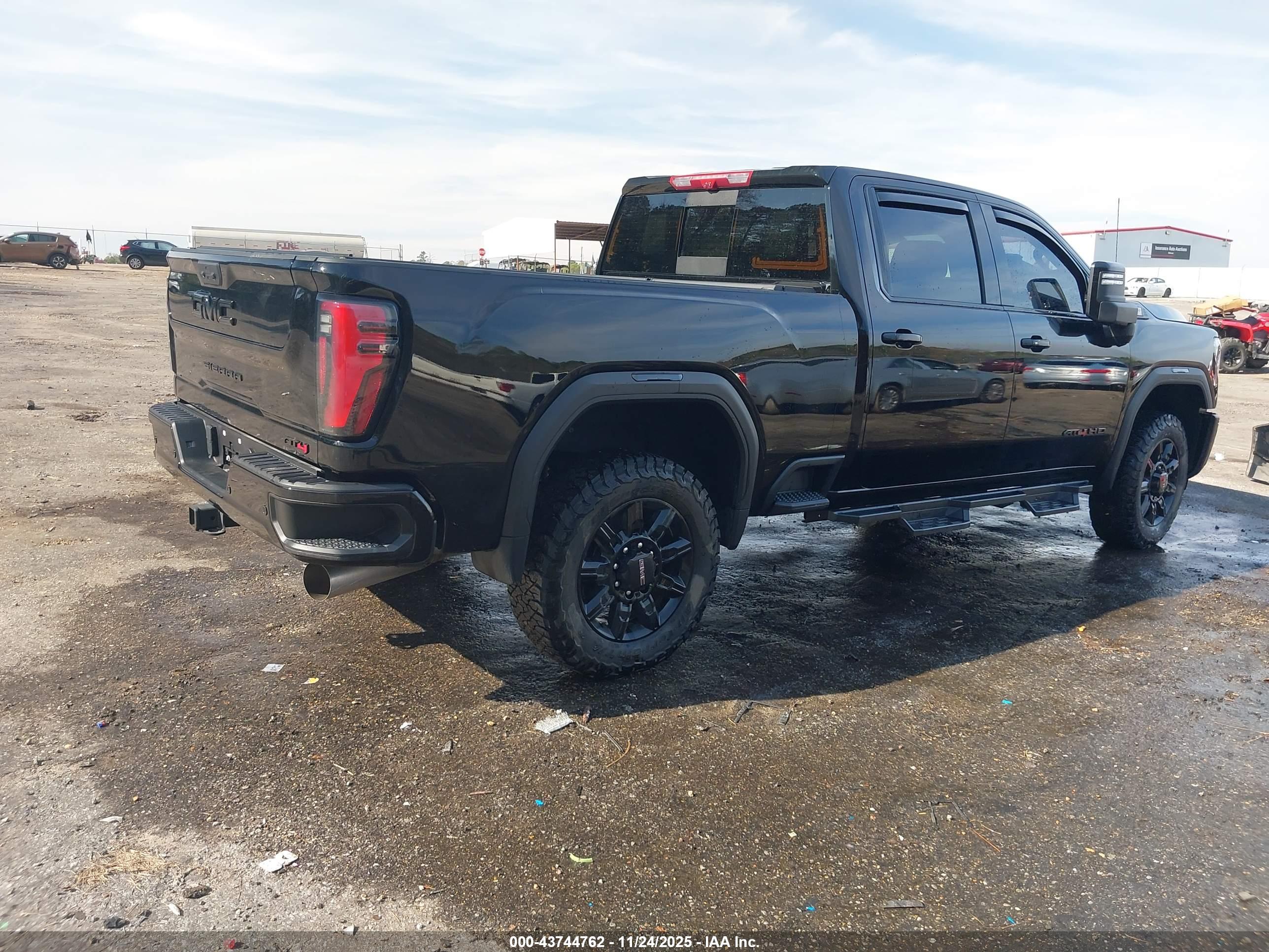 GMC SIERRA image 4