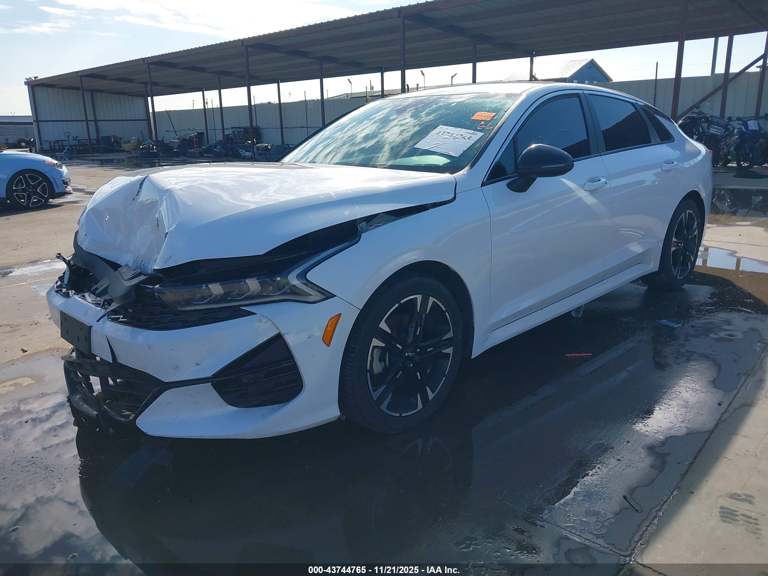 KIA K5 image 2