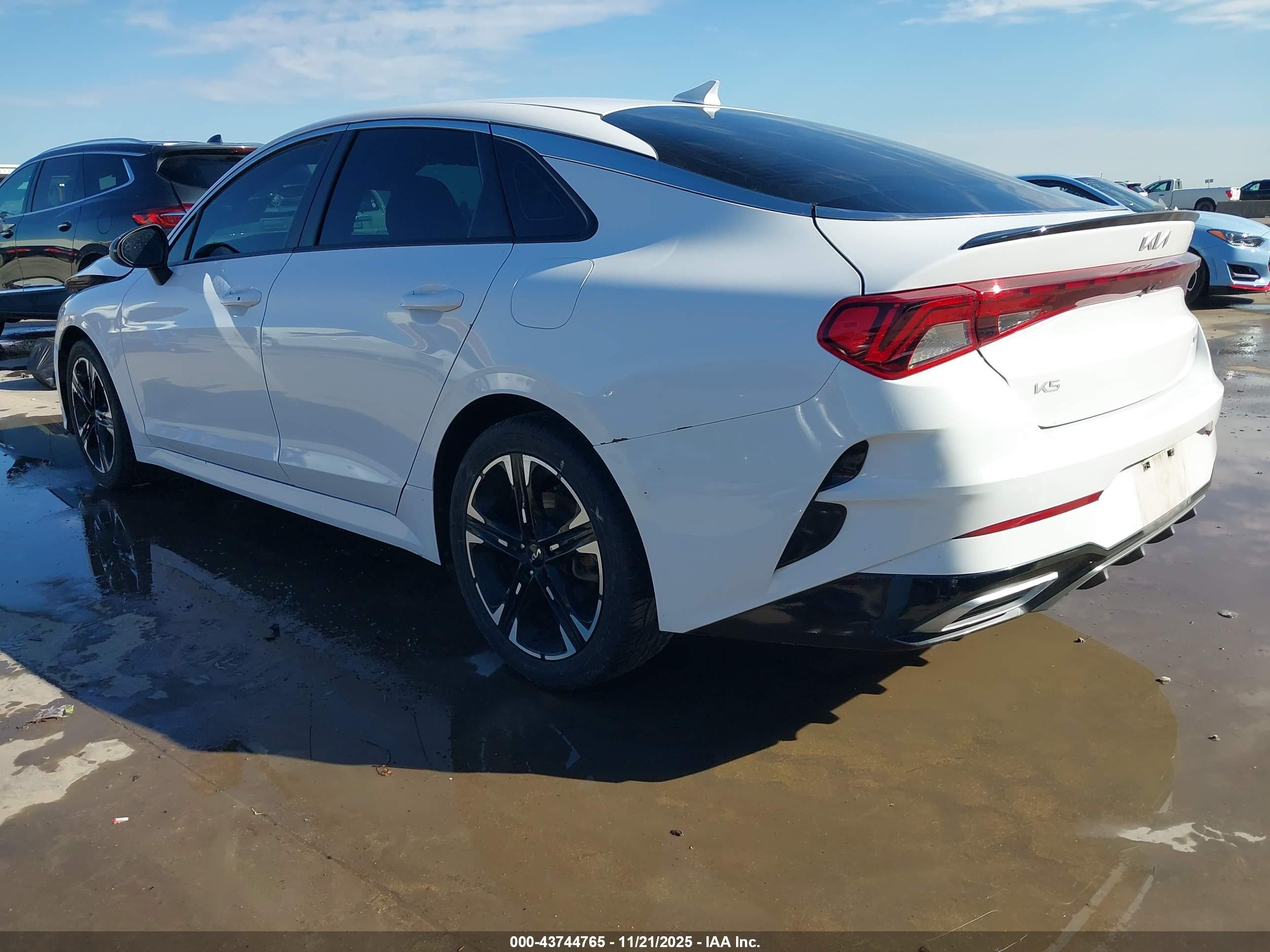 KIA K5 image 3
