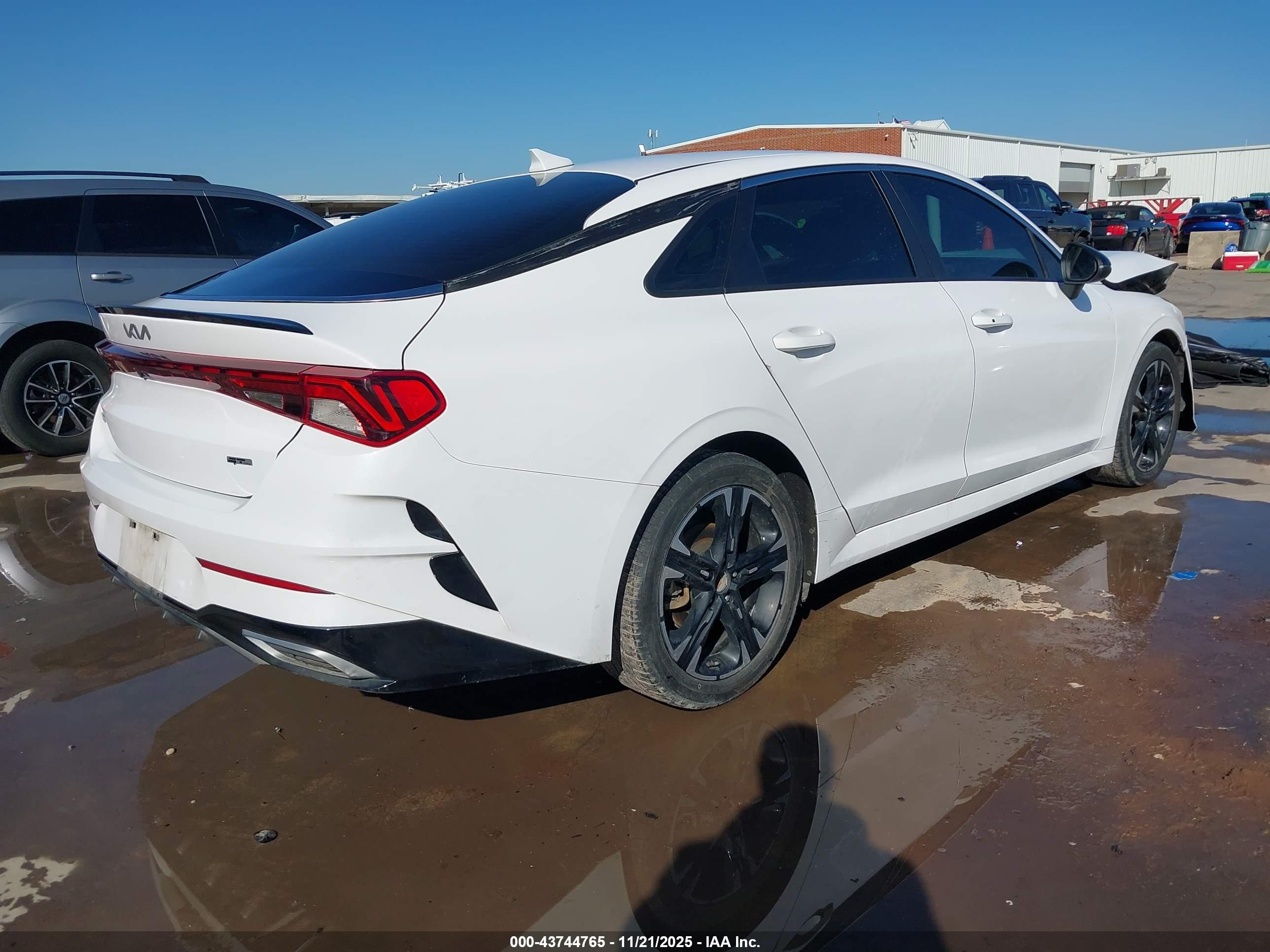 KIA K5 image 4