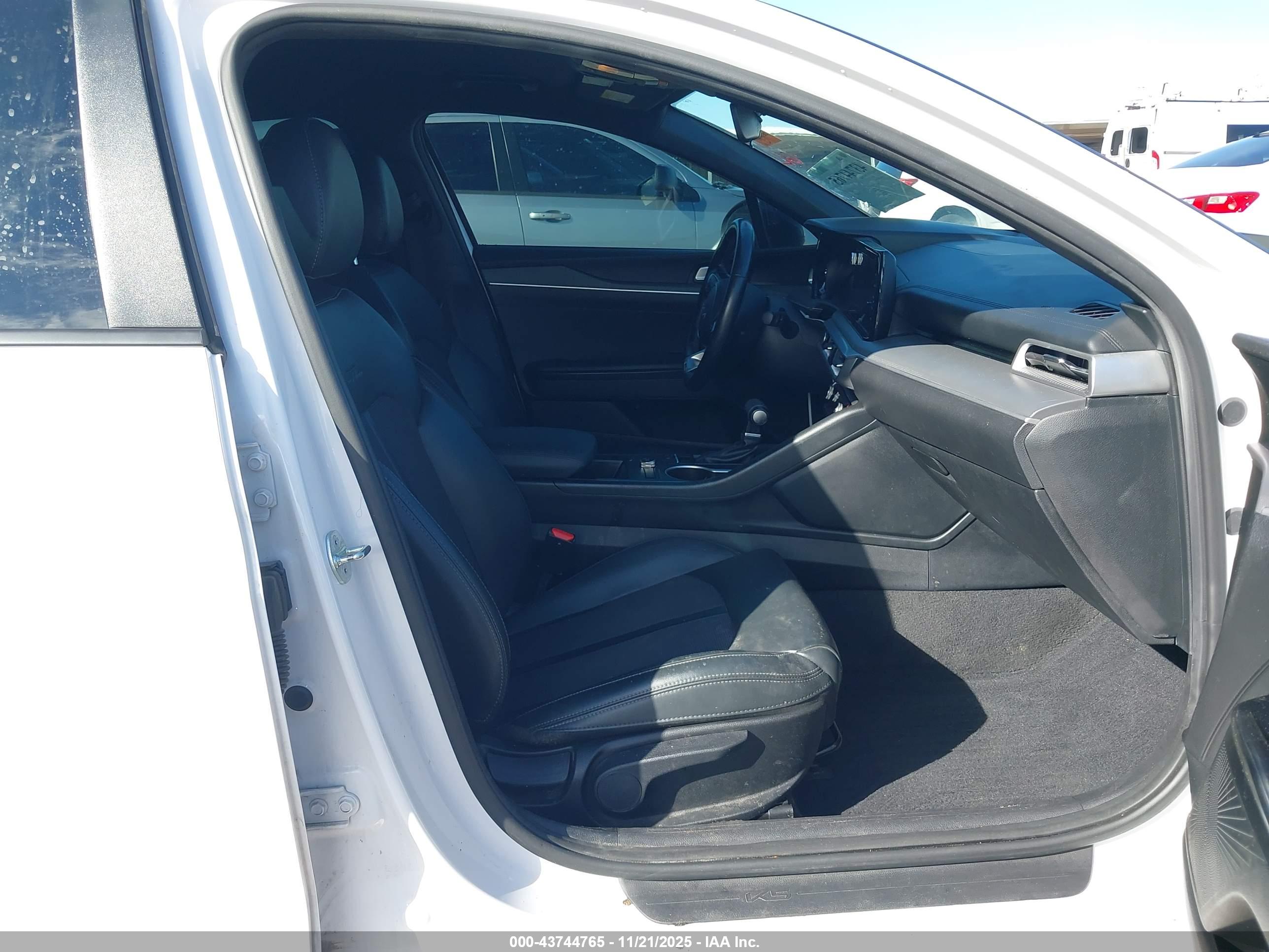 KIA K5 image 5