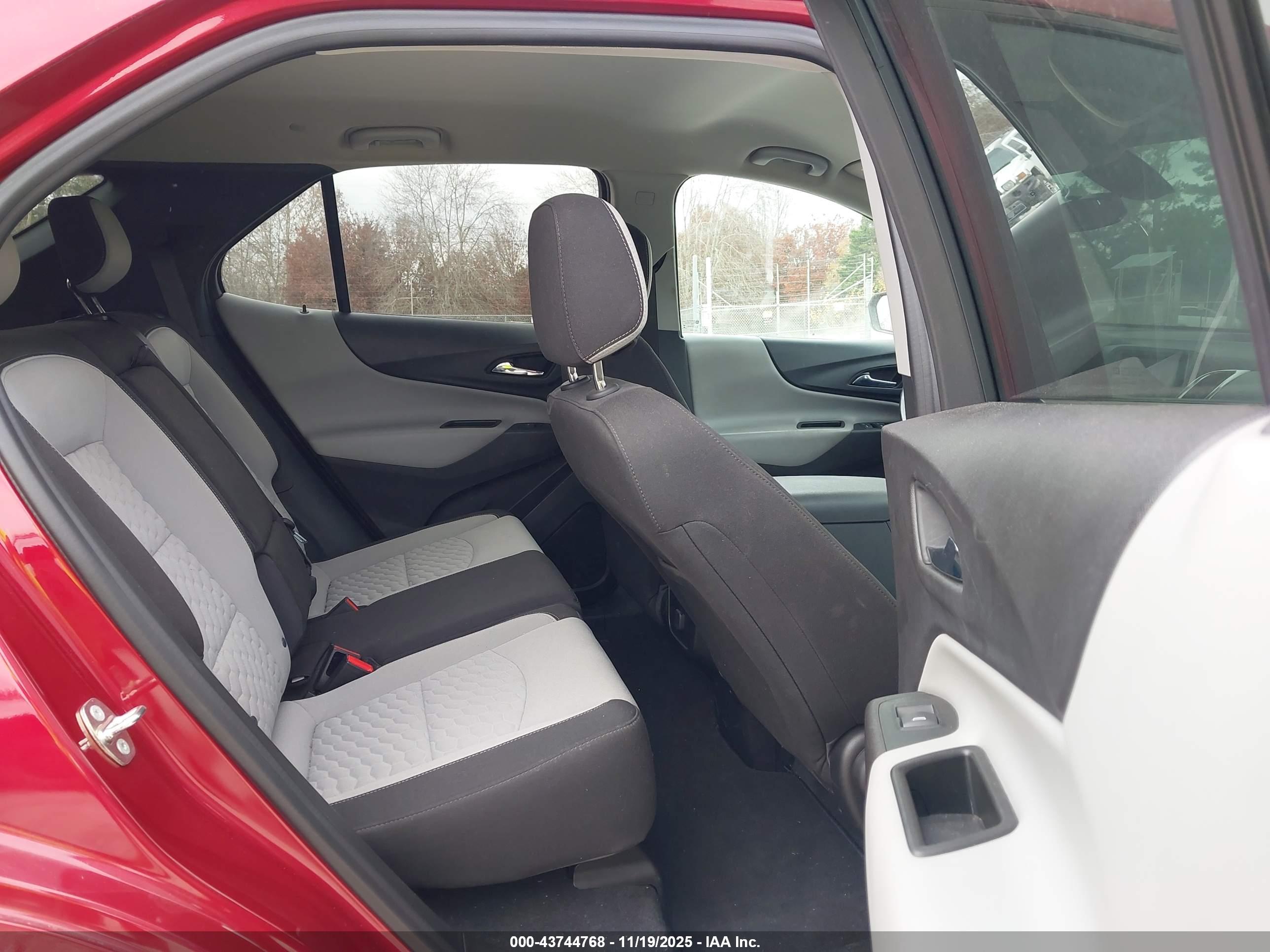 CHEVROLET EQUINOX image 8